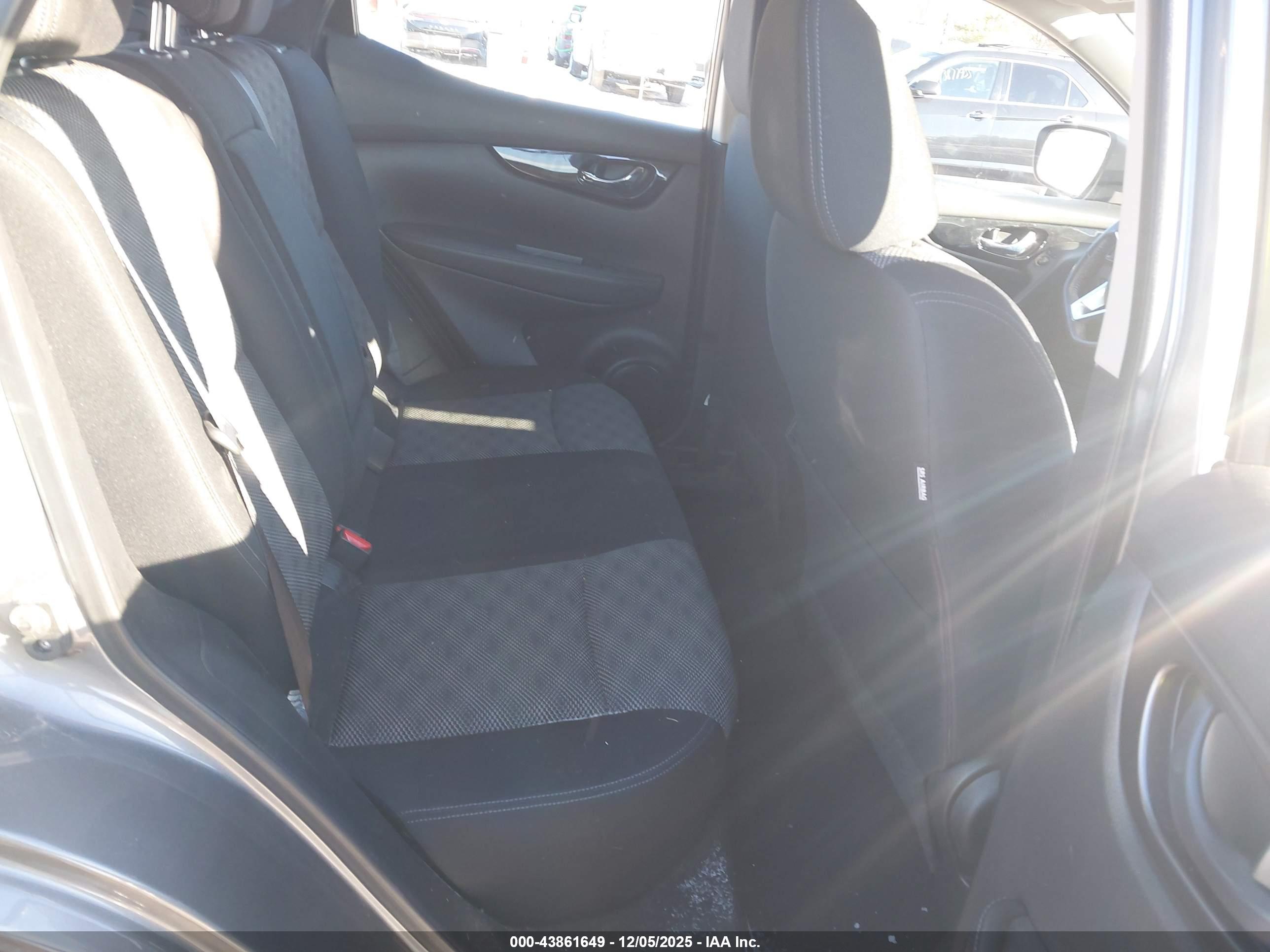 NISSAN ROGUE image 8