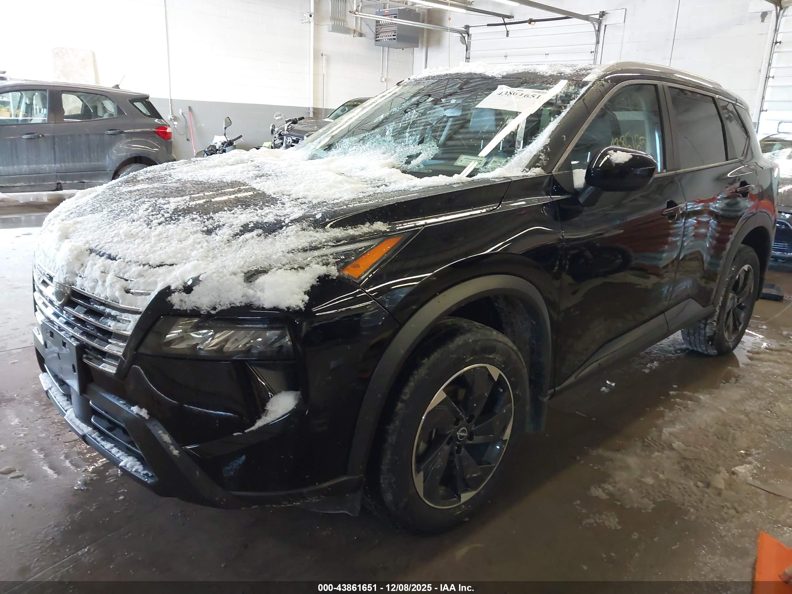 NISSAN ROGUE image 2