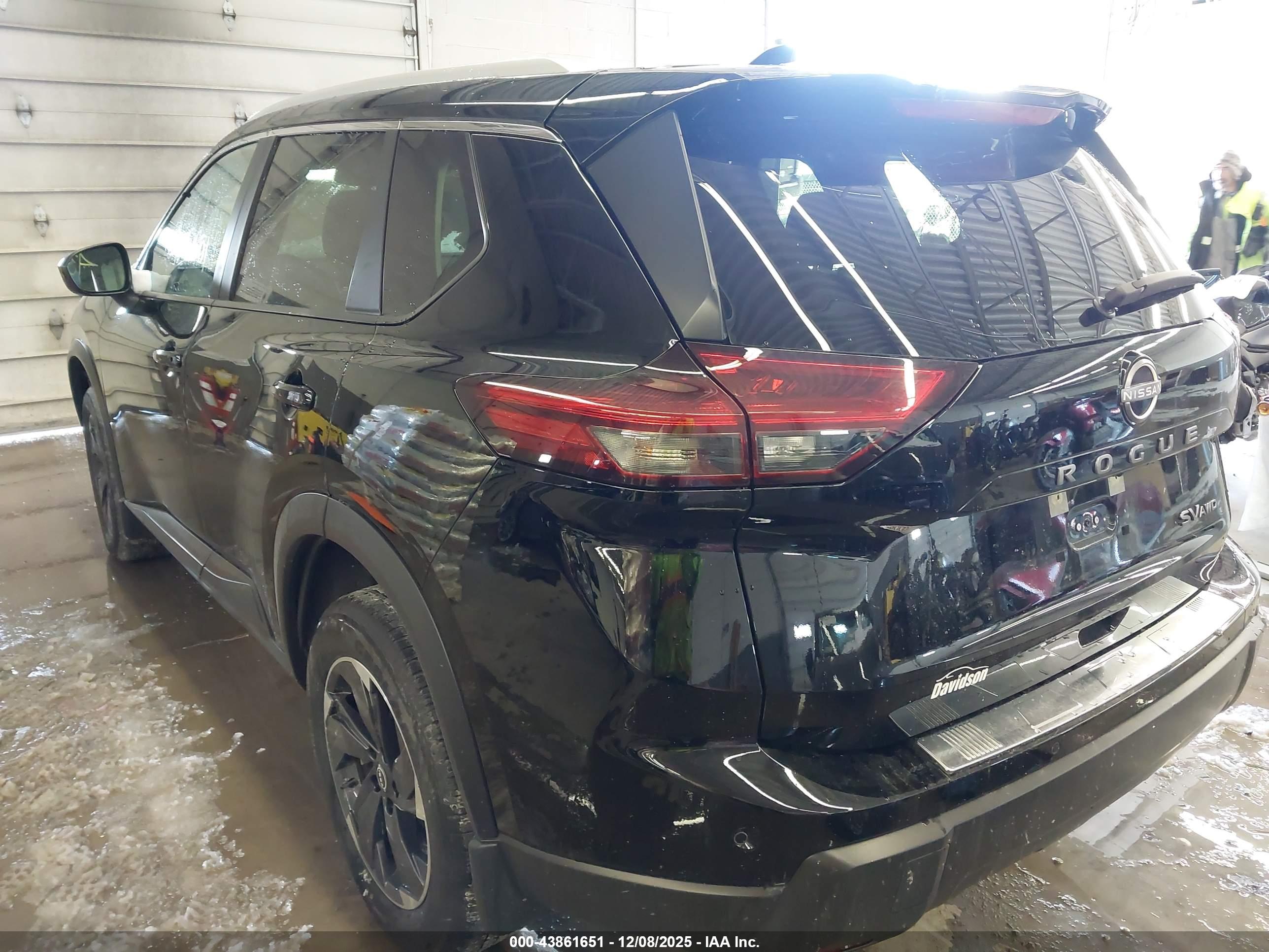 NISSAN ROGUE image 3