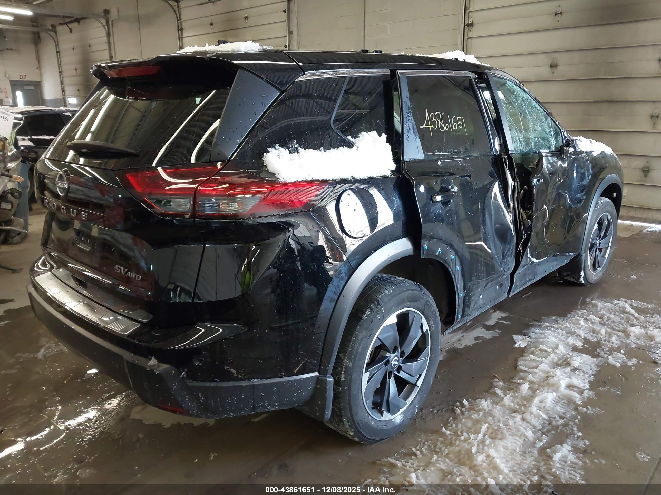 NISSAN ROGUE image 4
