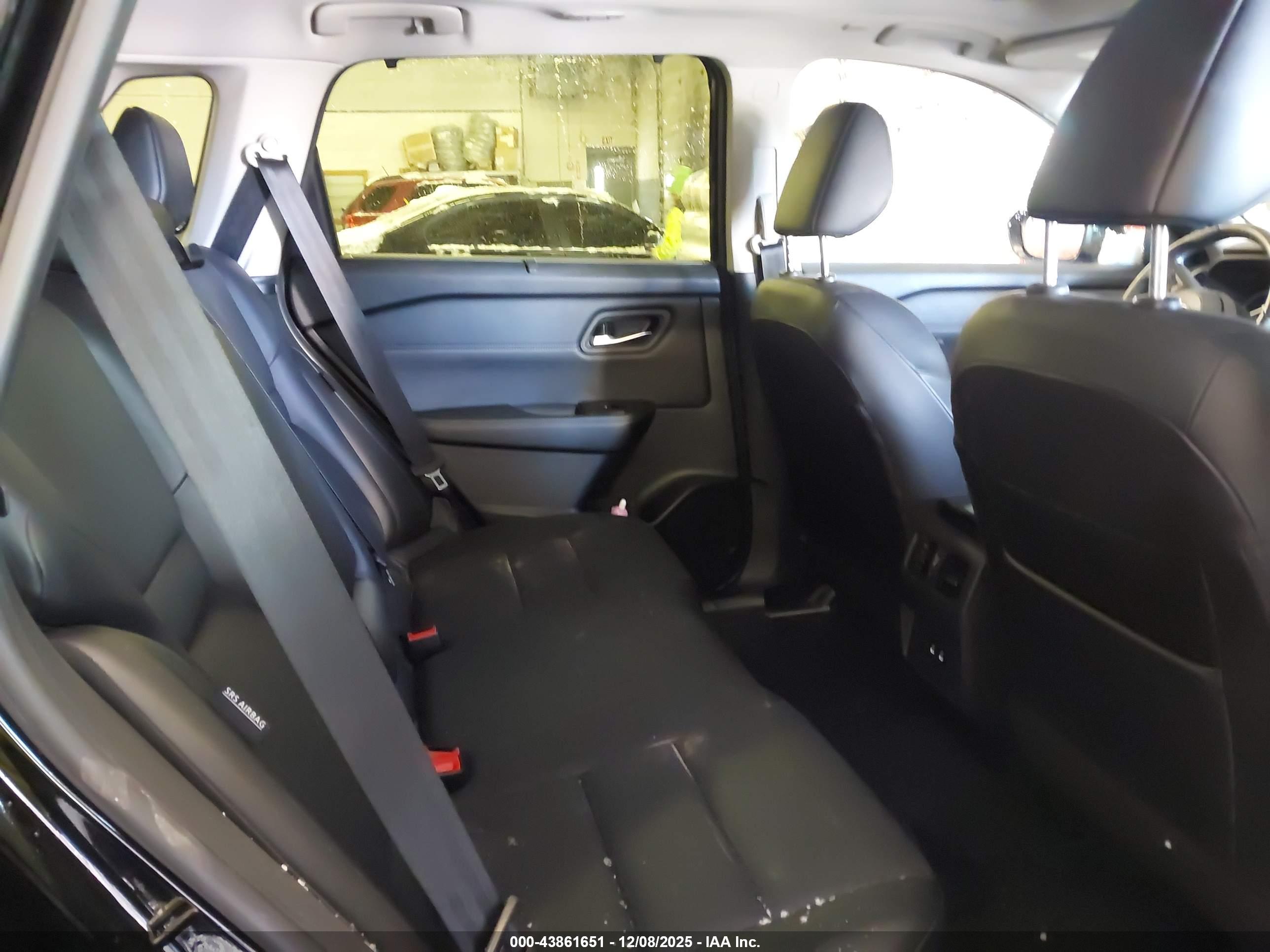 NISSAN ROGUE image 8