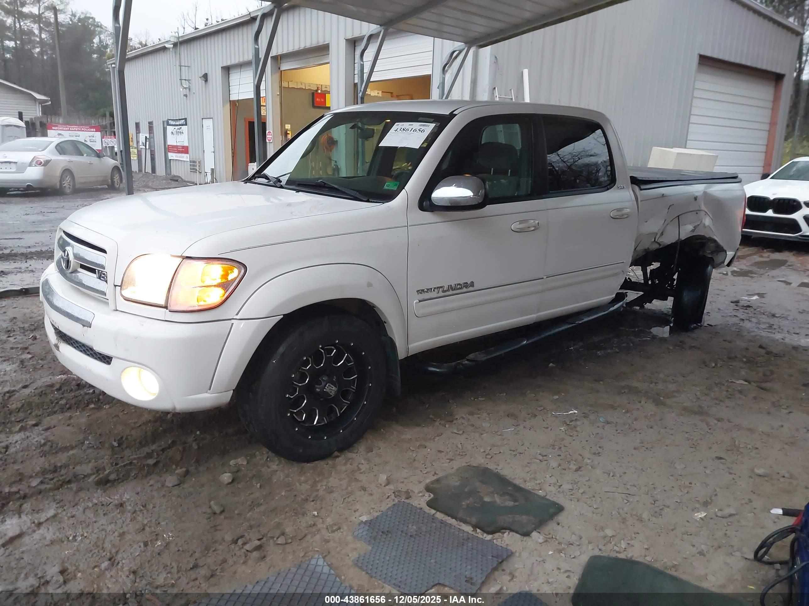 TOYOTA TUNDRA image 2