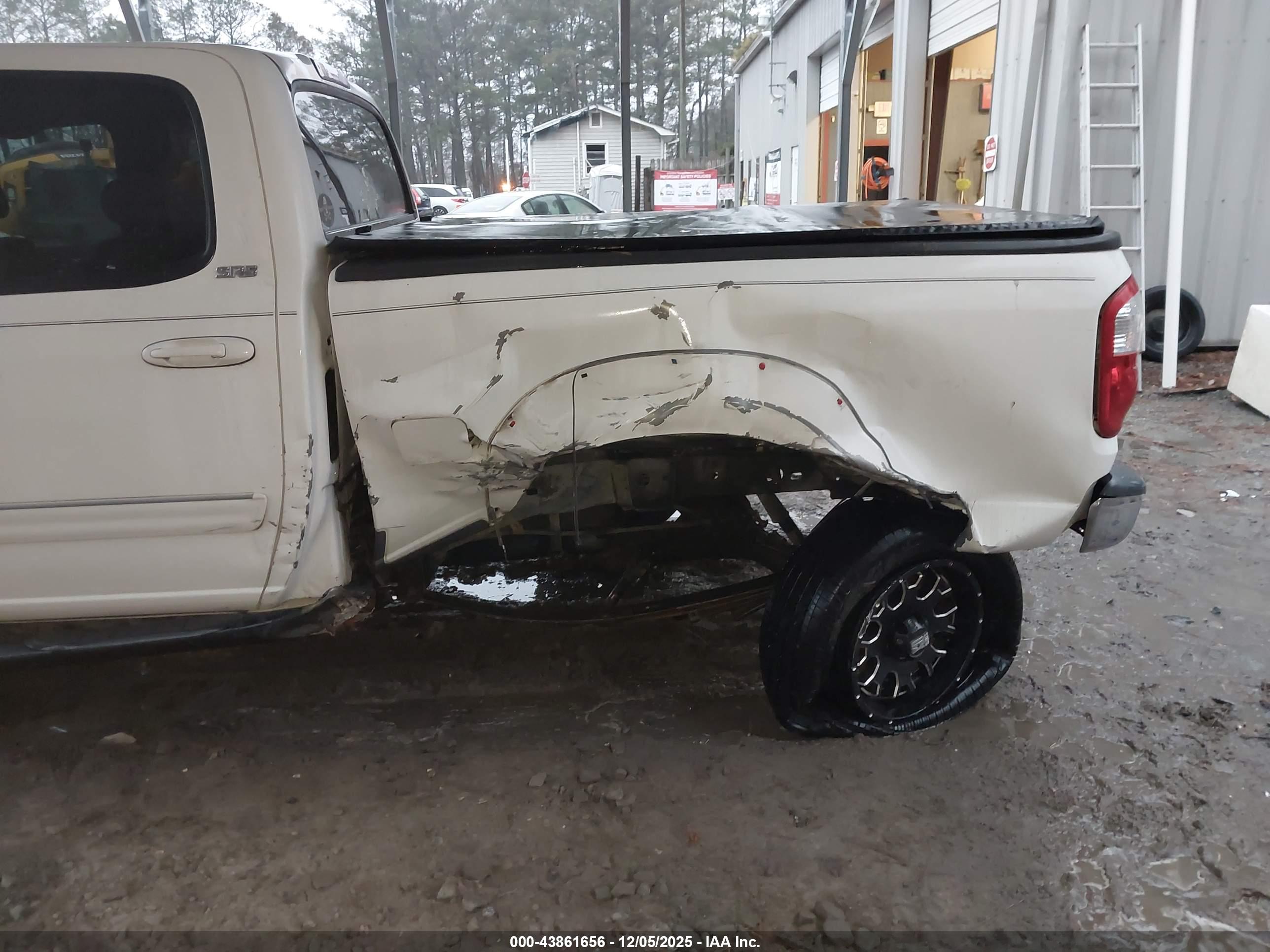 TOYOTA TUNDRA image 6