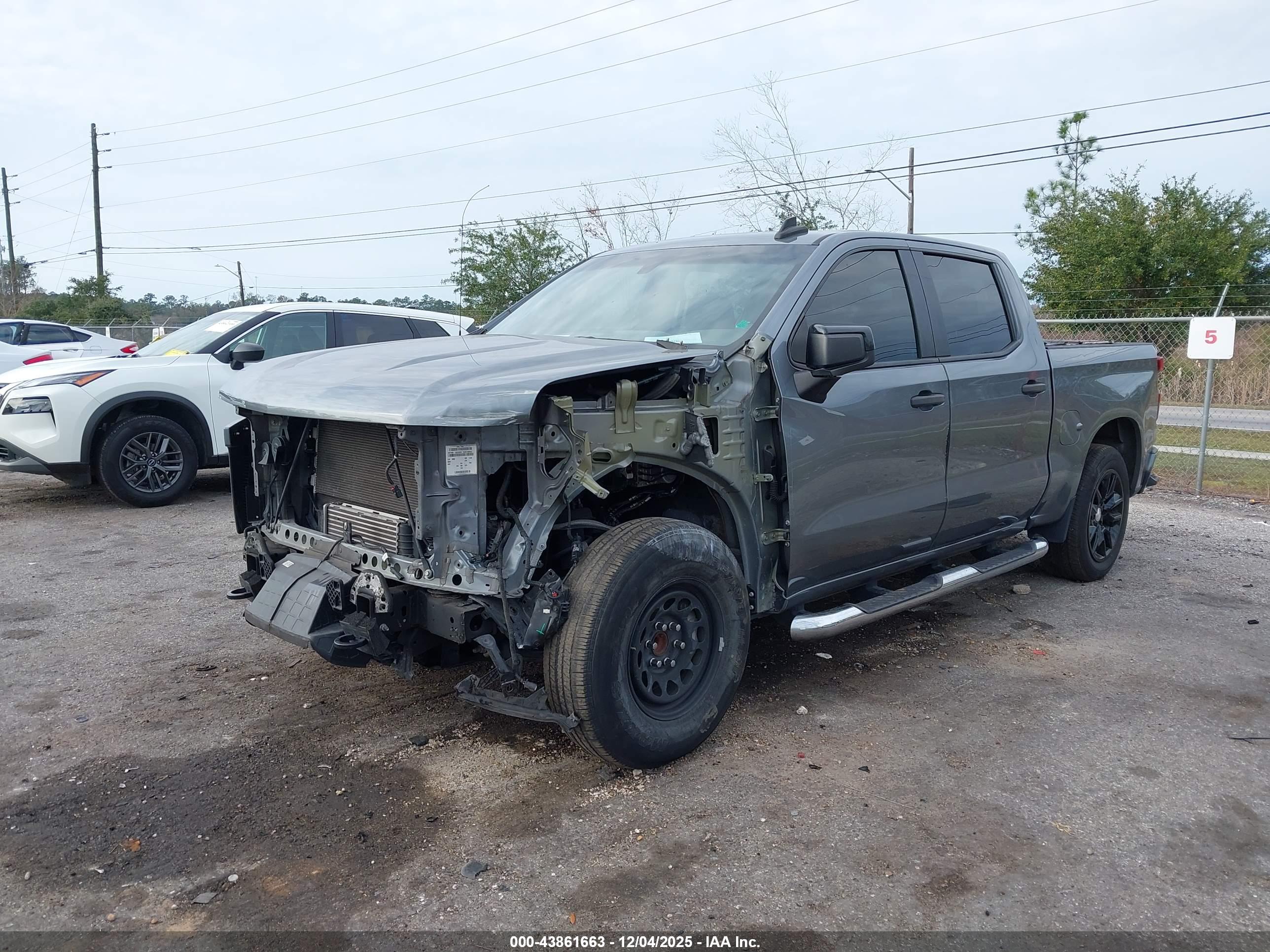 CHEVROLET SILVERADO image 2