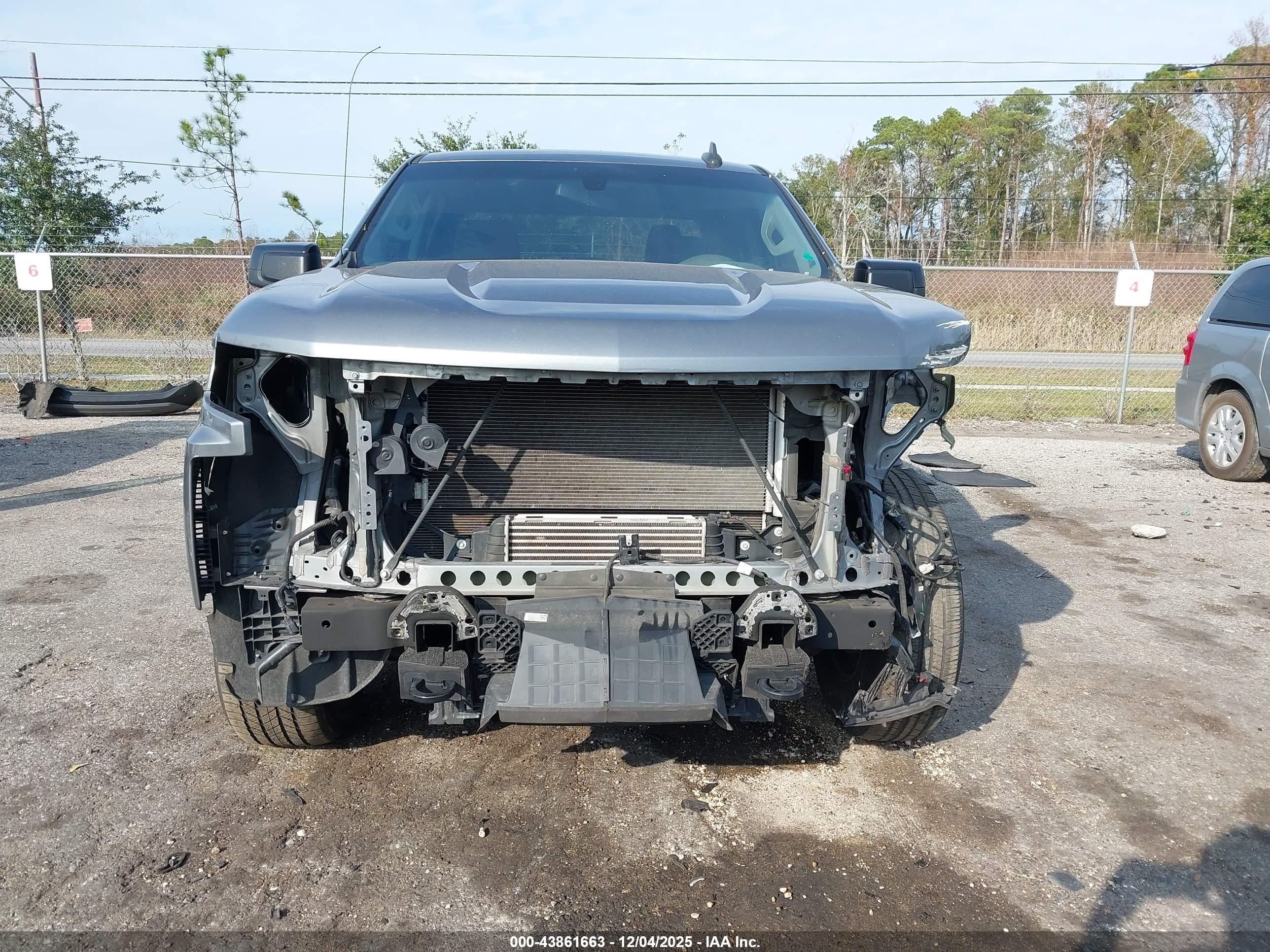 CHEVROLET SILVERADO image 6