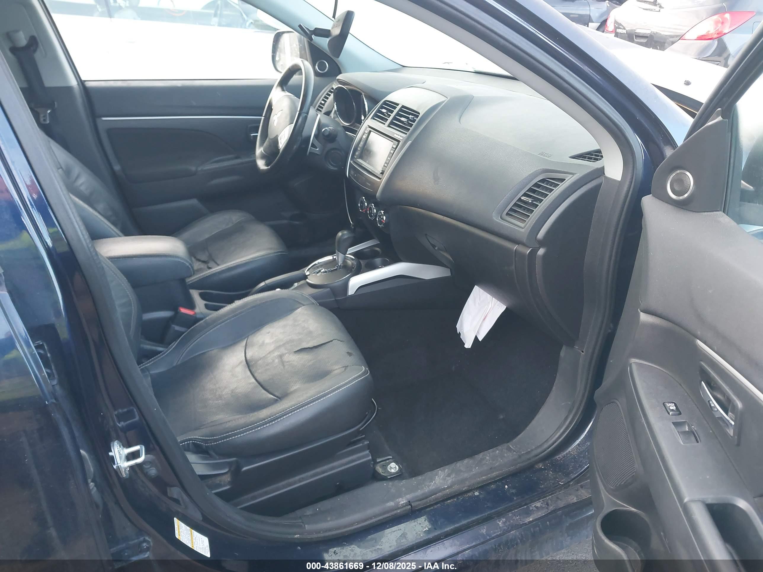 MITSUBISHI OUTLANDER image 5
