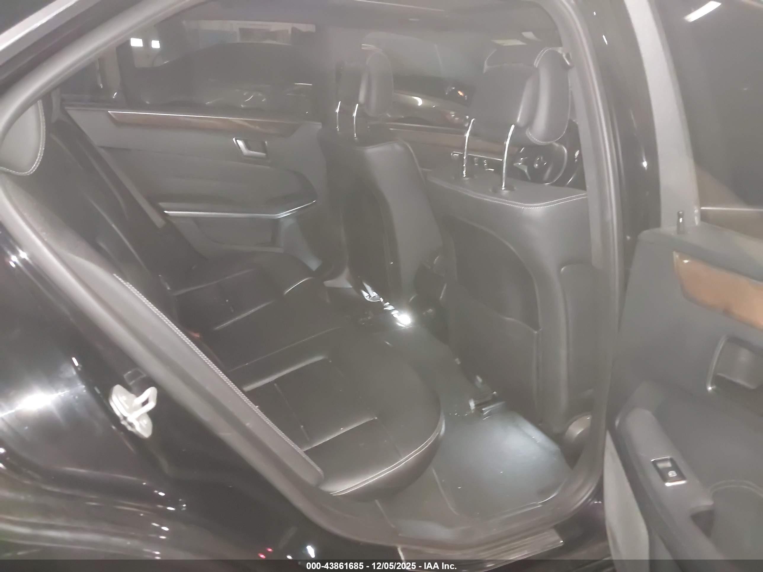 MERCEDES-BENZ E image 8