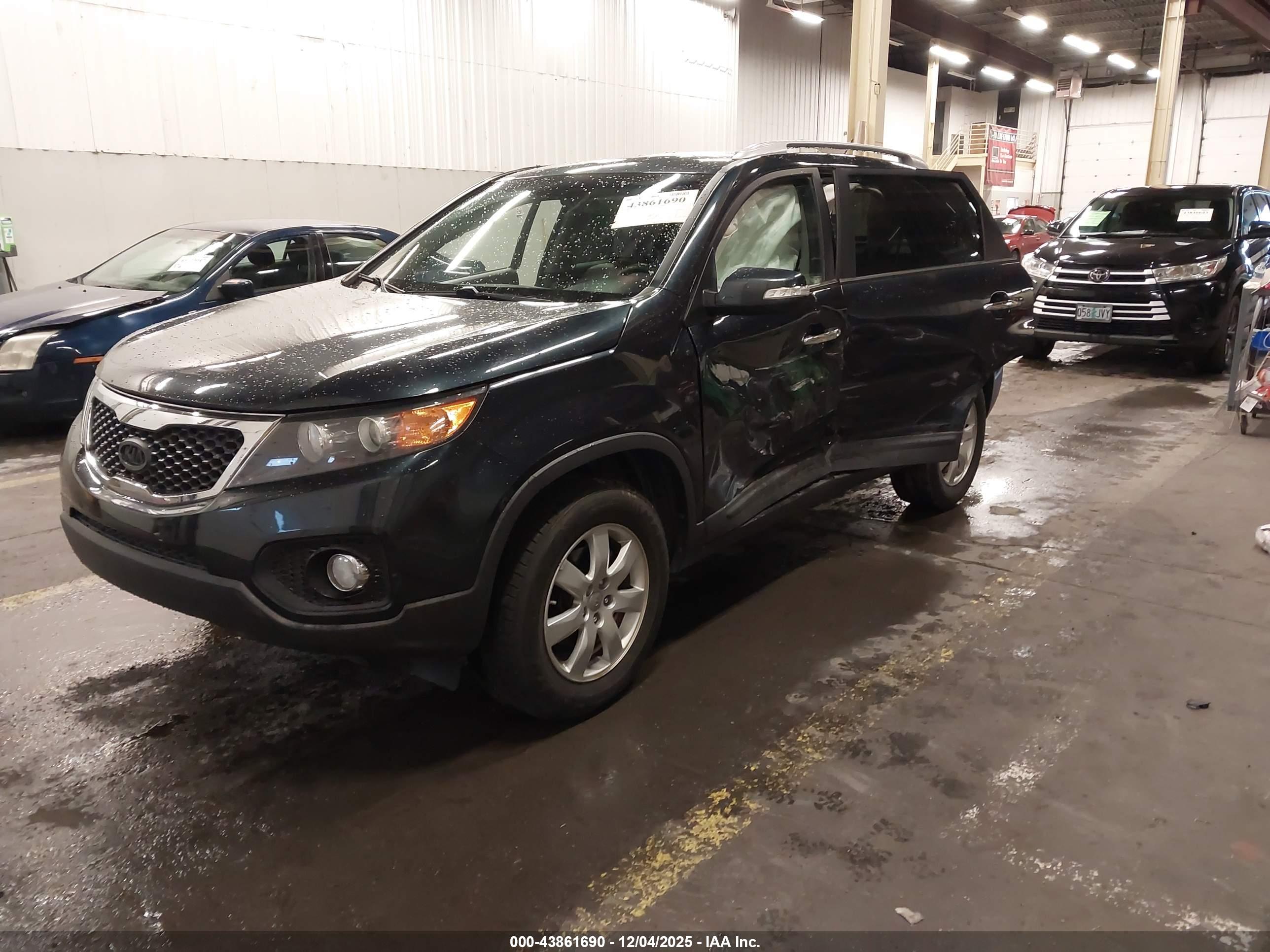 KIA SORENTO image 2