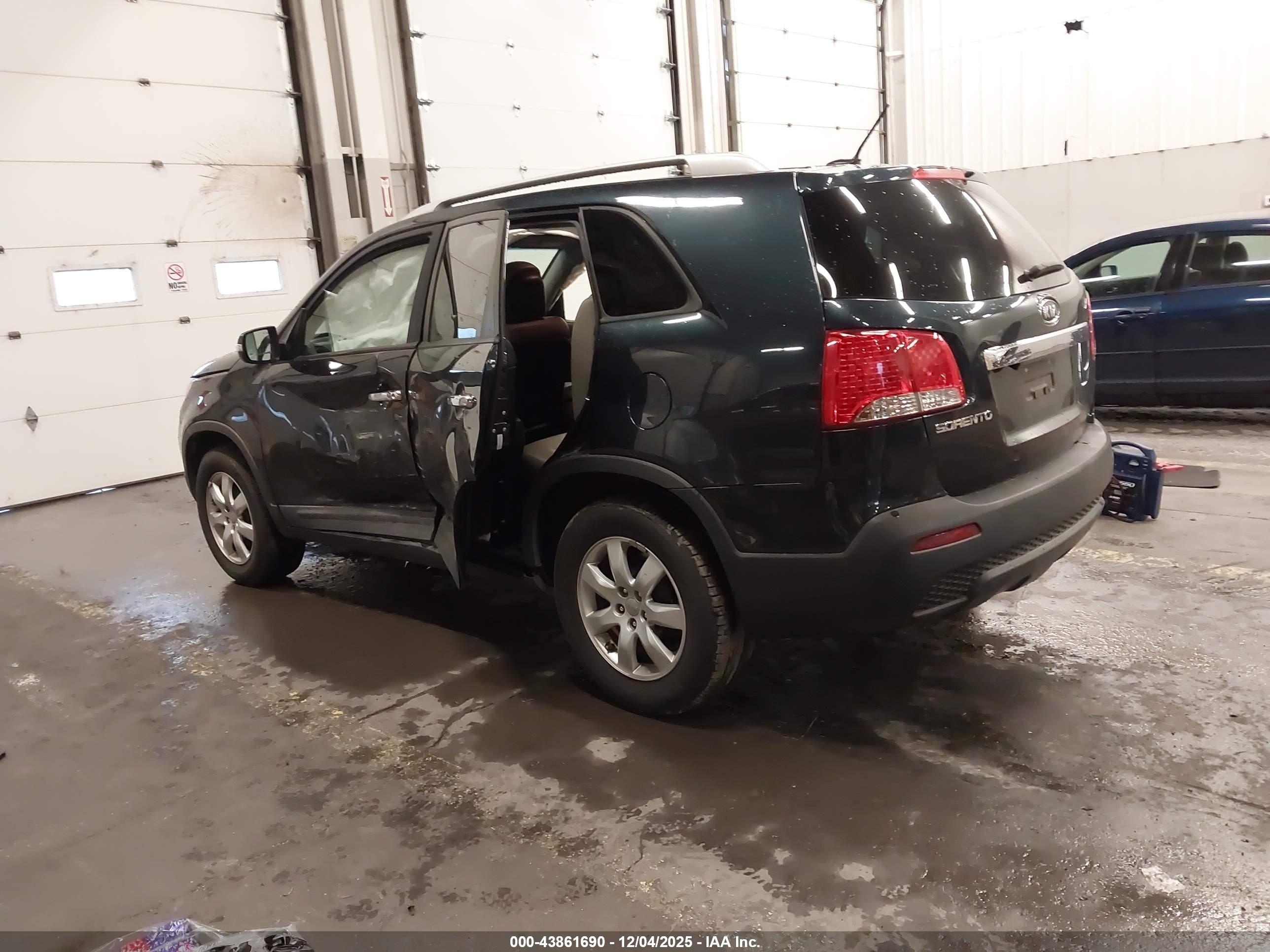 KIA SORENTO image 3