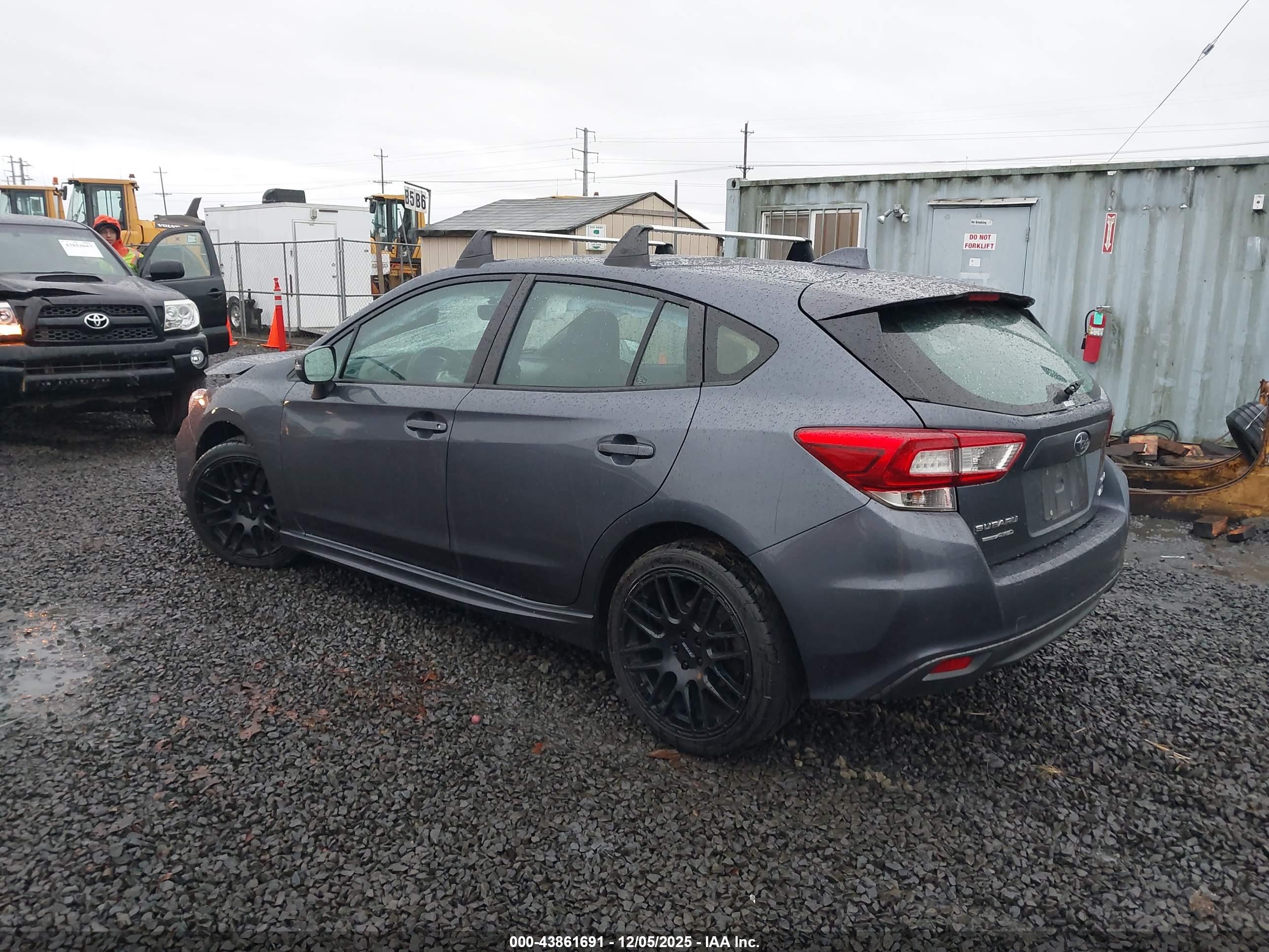 SUBARU IMPREZA image 3