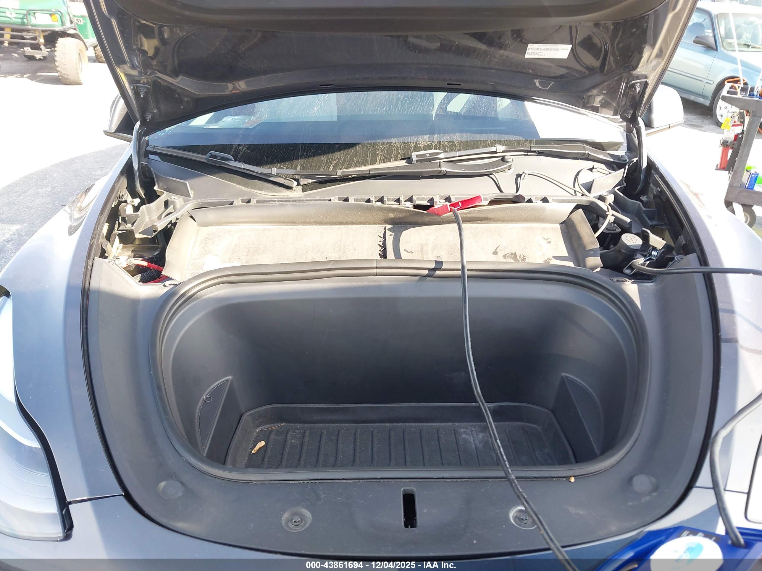 TESLA MODEL image 10