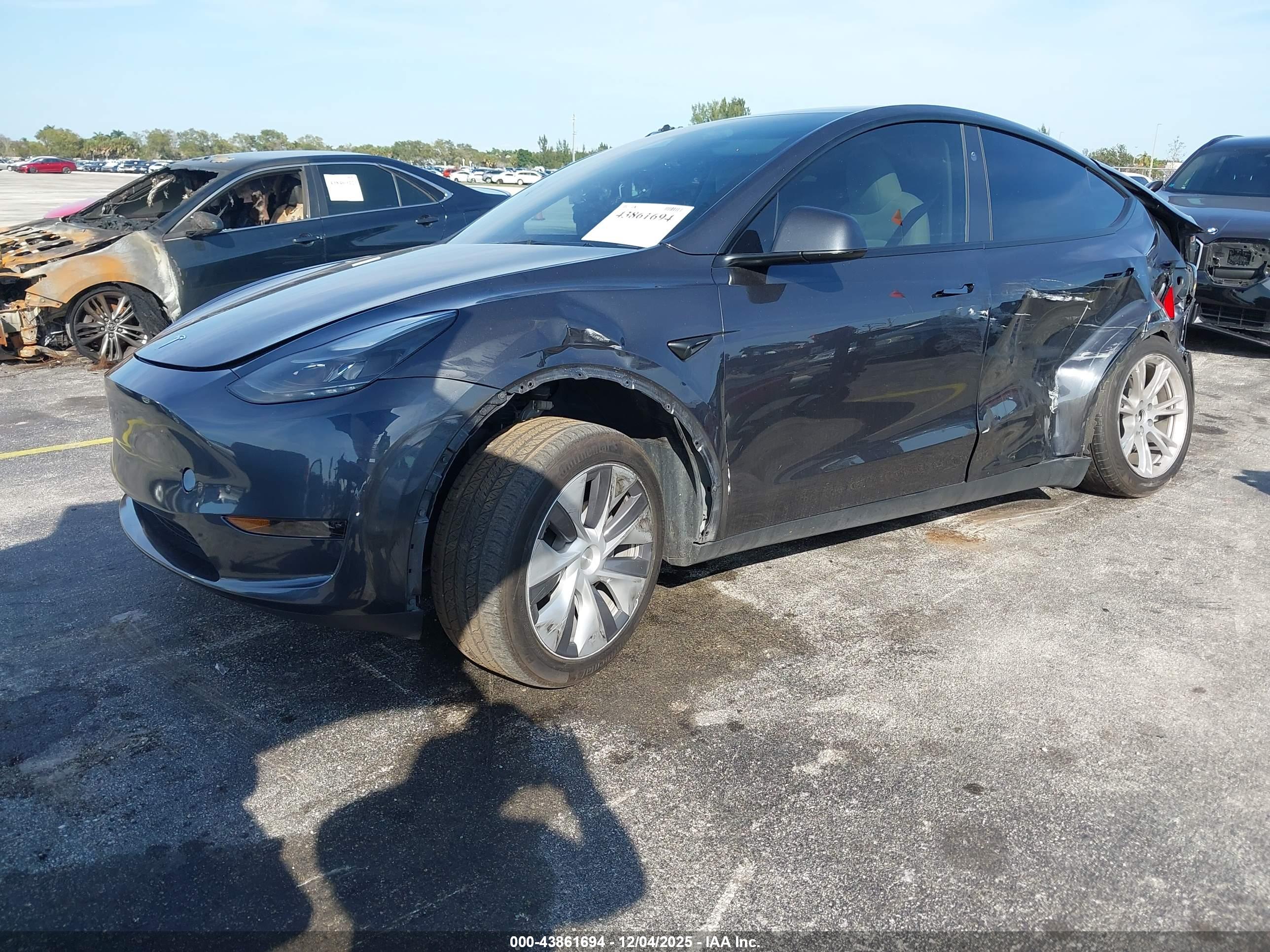 TESLA MODEL image 2