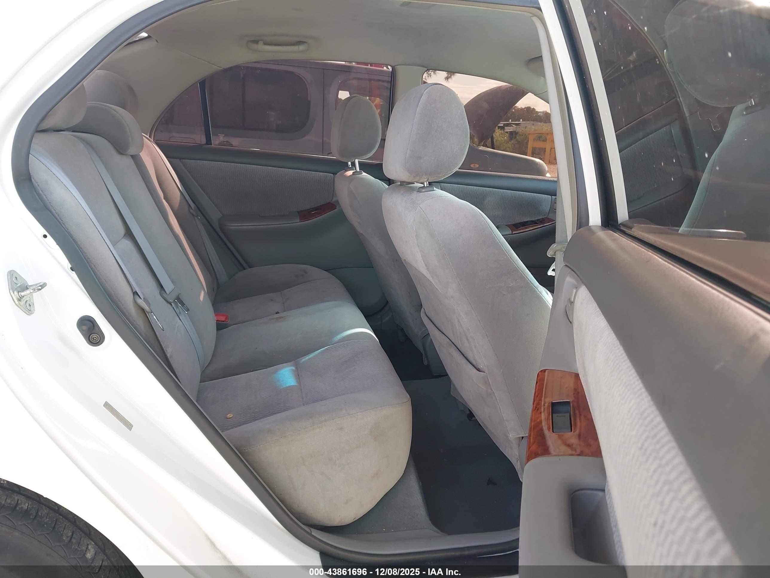 TOYOTA COROLLA image 8