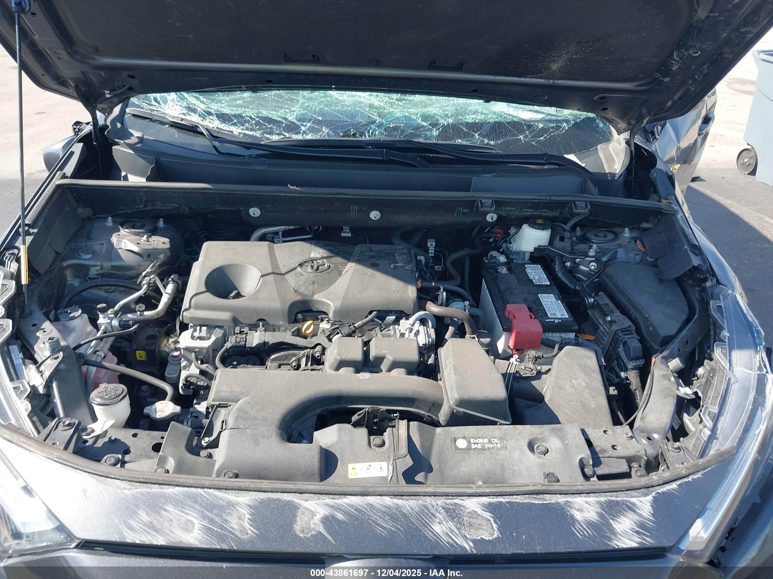 TOYOTA RAV4 image 10