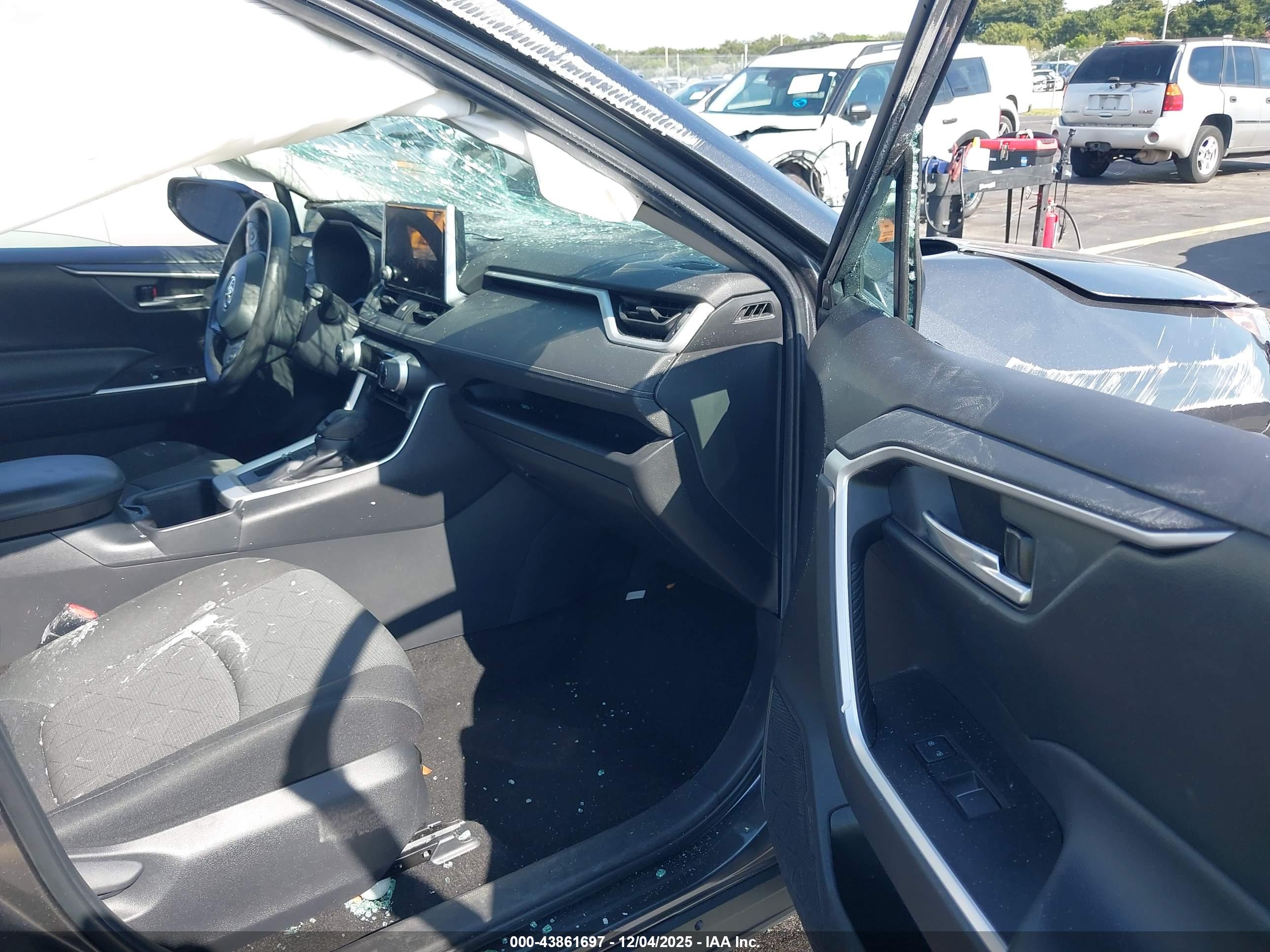 TOYOTA RAV4 image 5