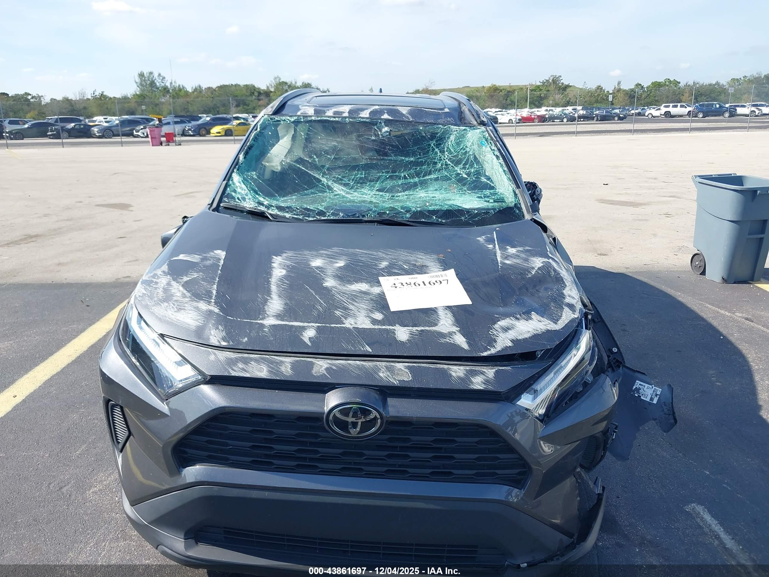 TOYOTA RAV4 image 6