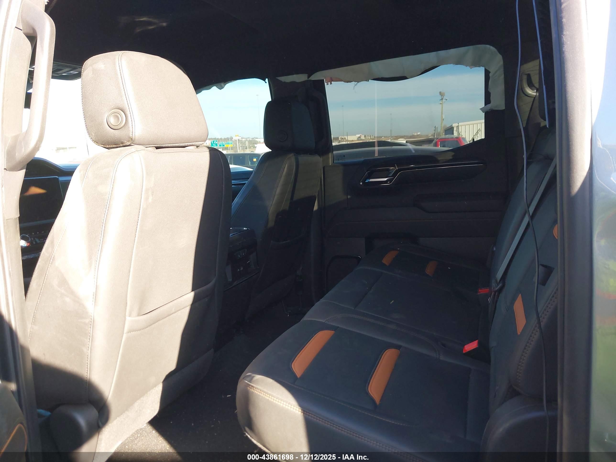 GMC SIERRA image 8