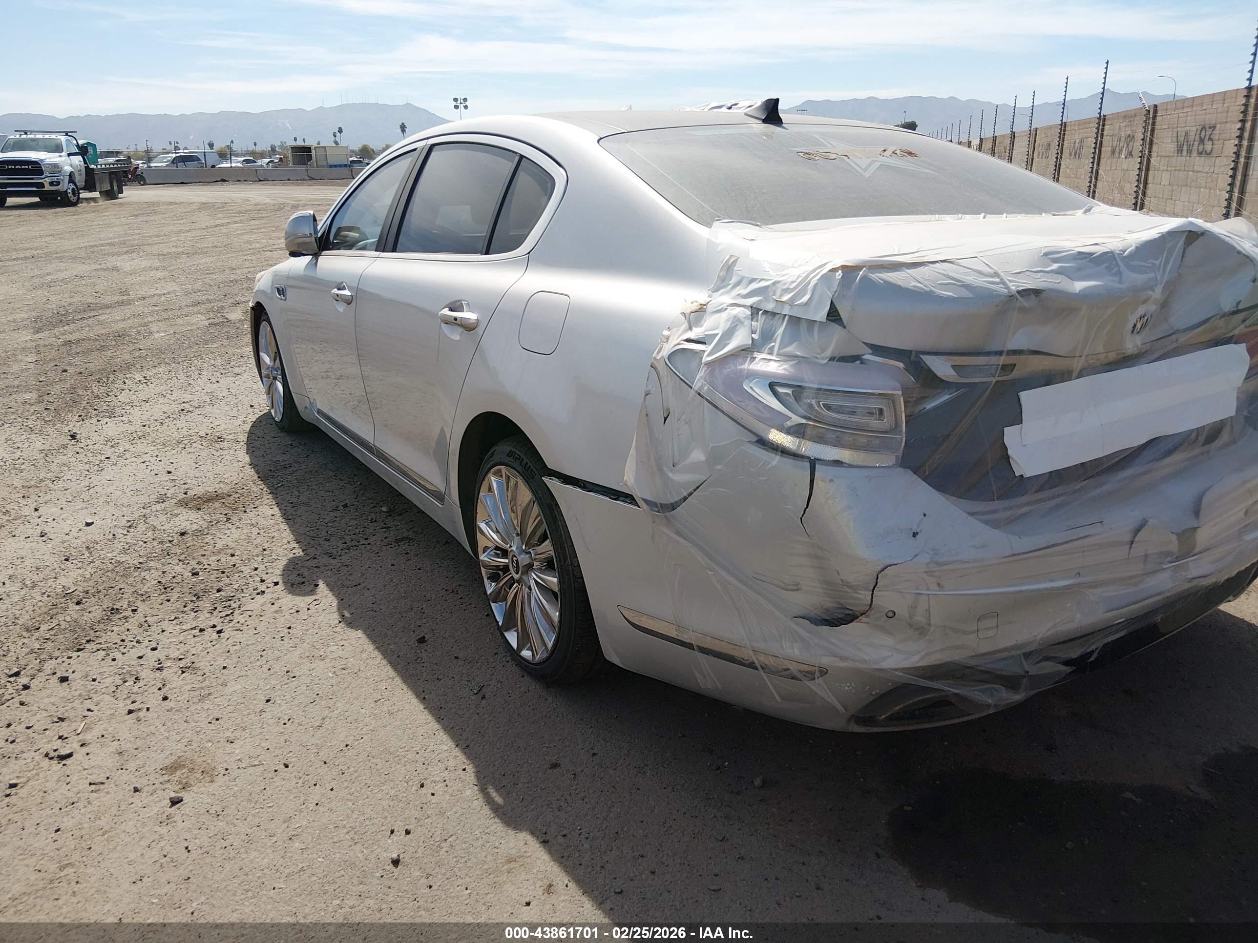 KIA K900 image 3