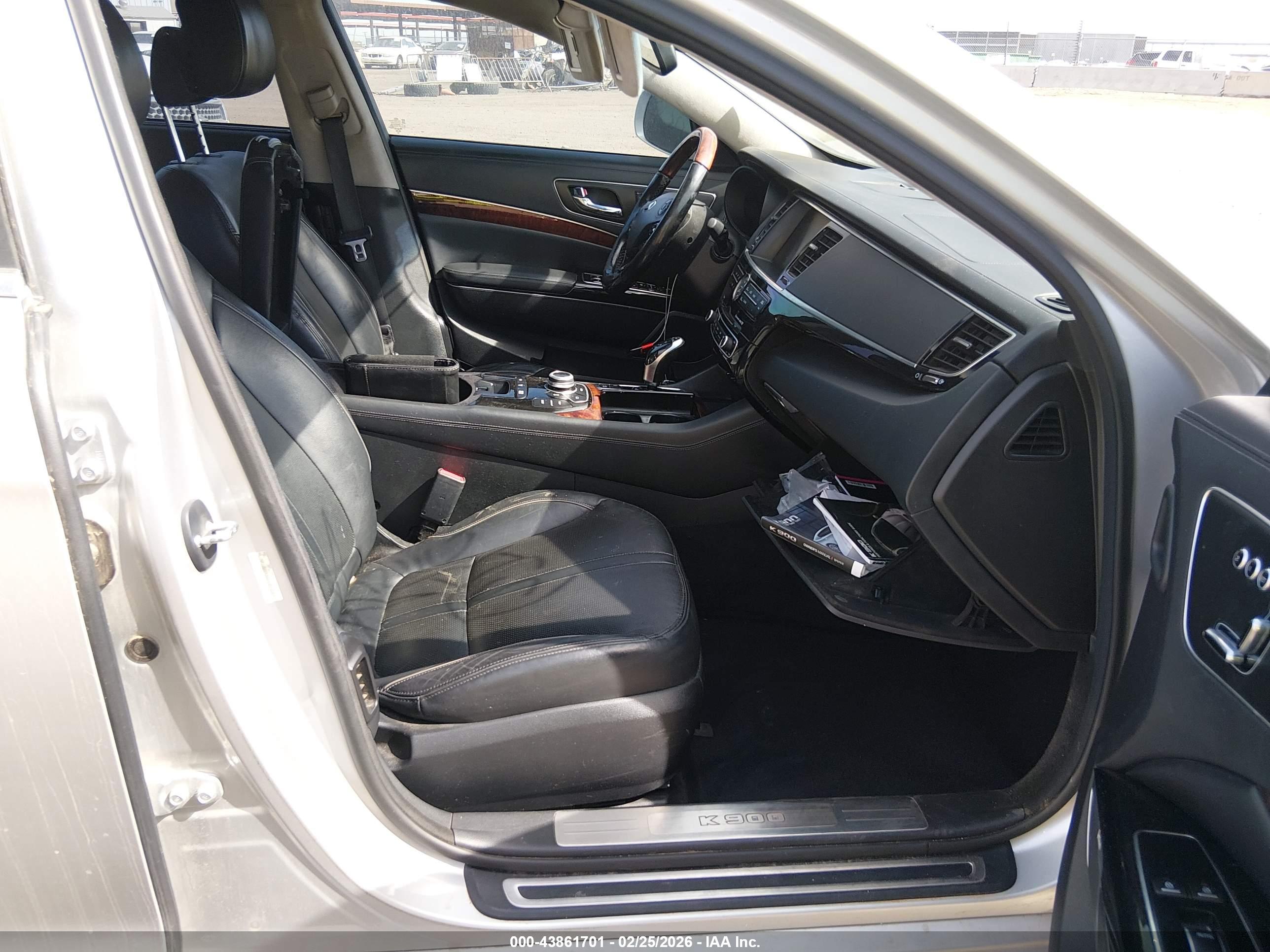 KIA K900 image 5