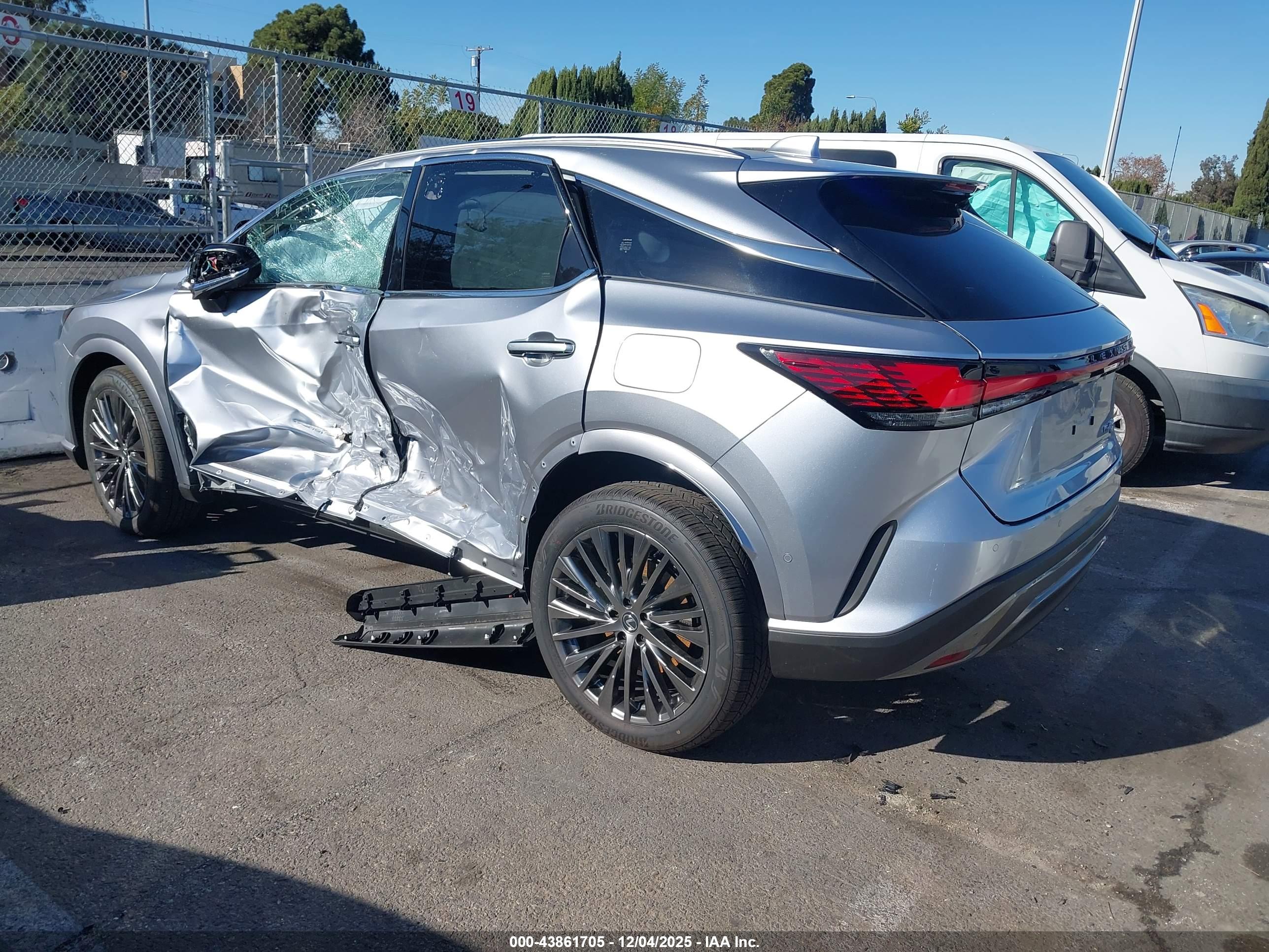 LEXUS RX image 3