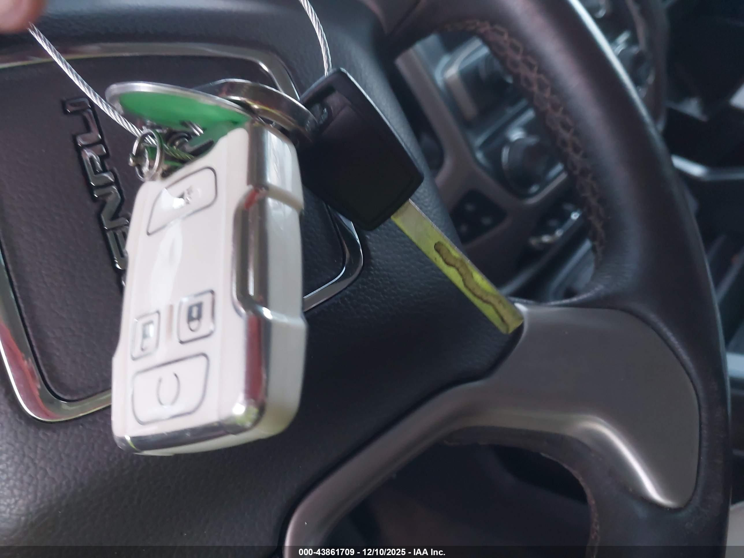 GMC SIERRA image 11