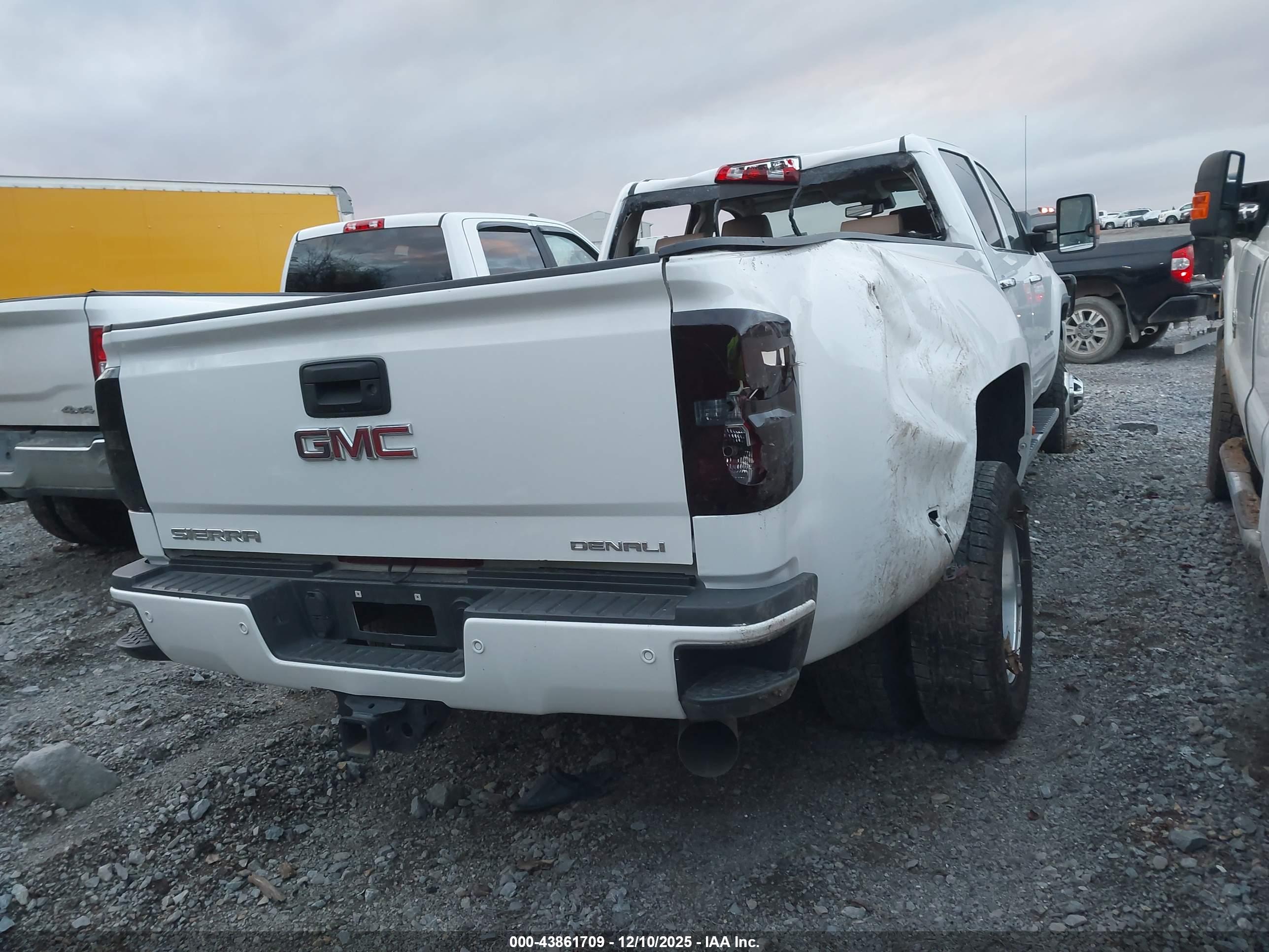 GMC SIERRA image 4