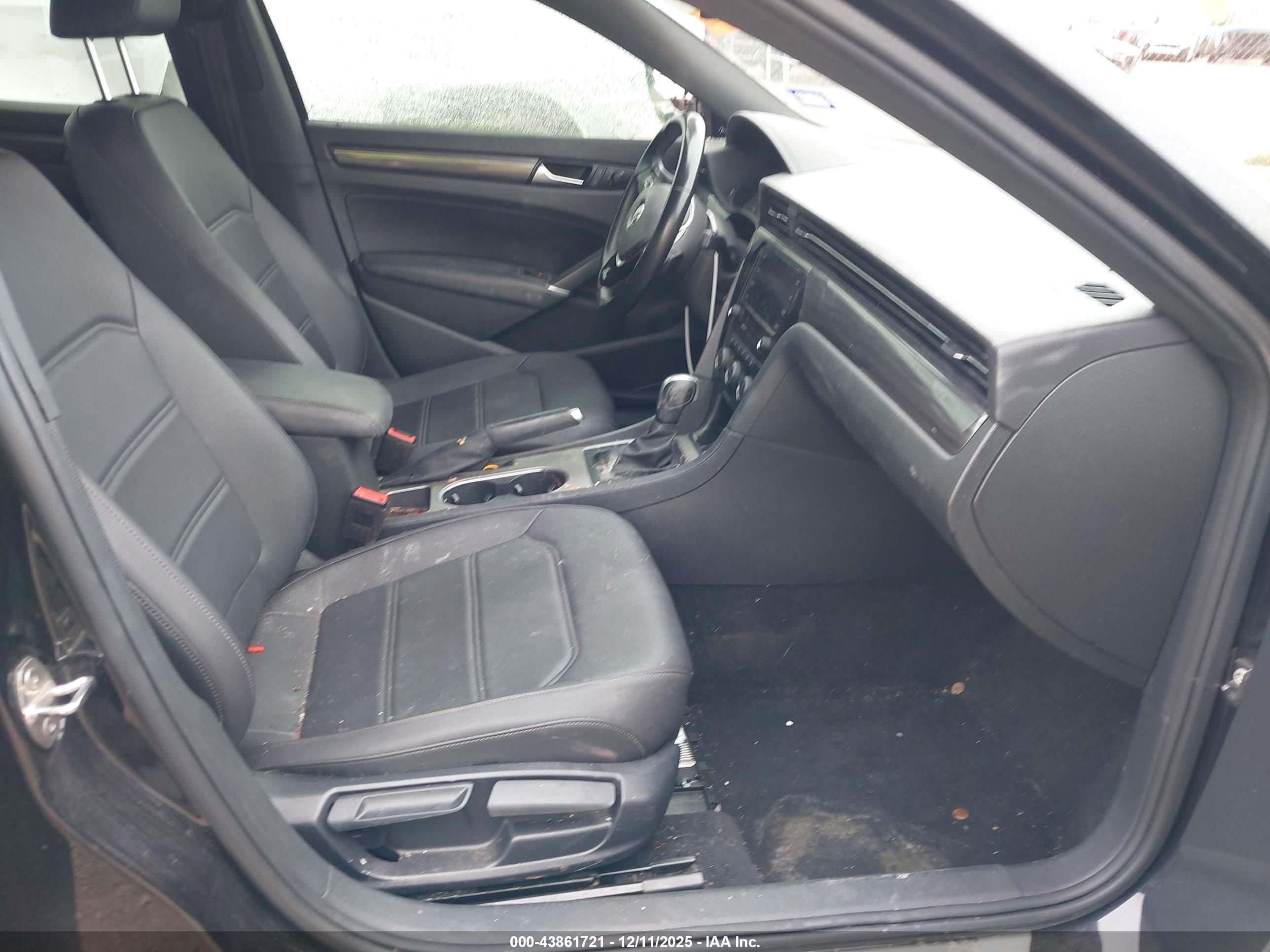 VOLKSWAGEN PASSAT image 5