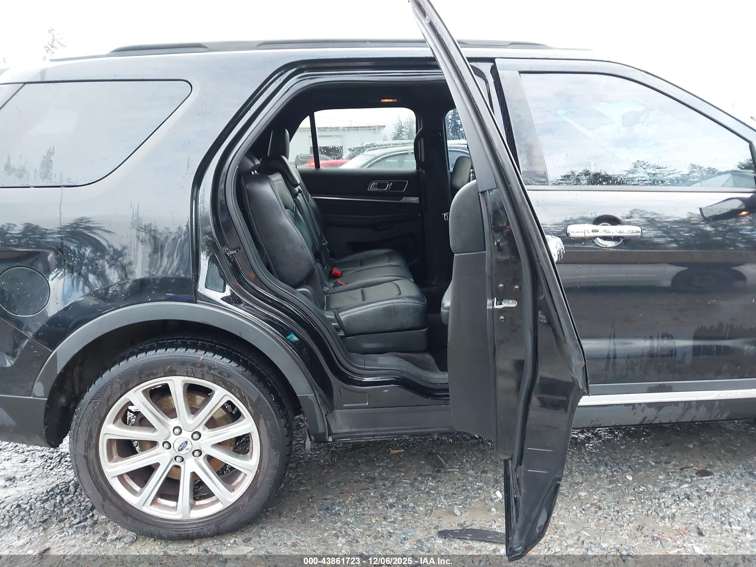 FORD EXPLORER image 8