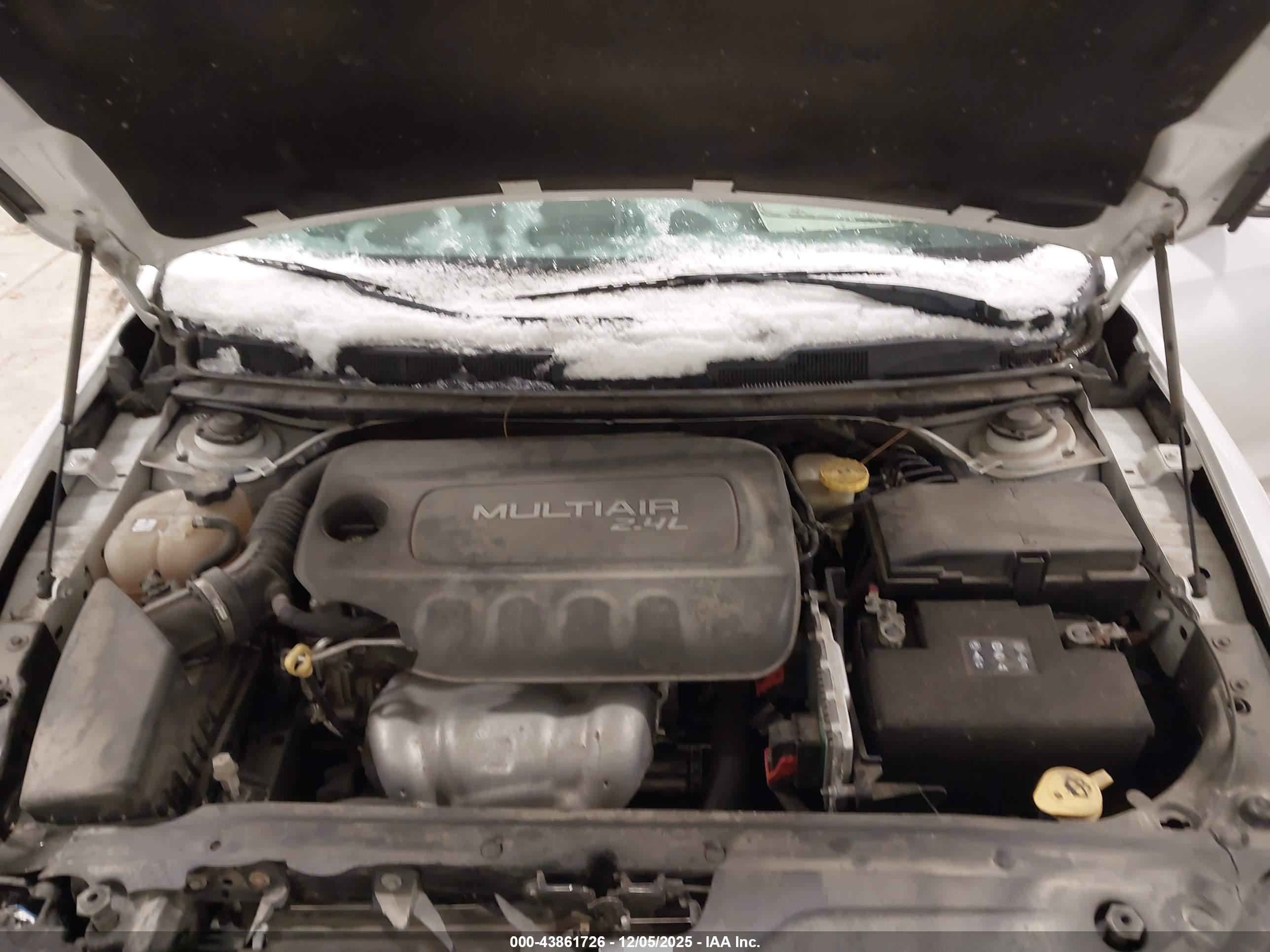 CHRYSLER 200 image 10