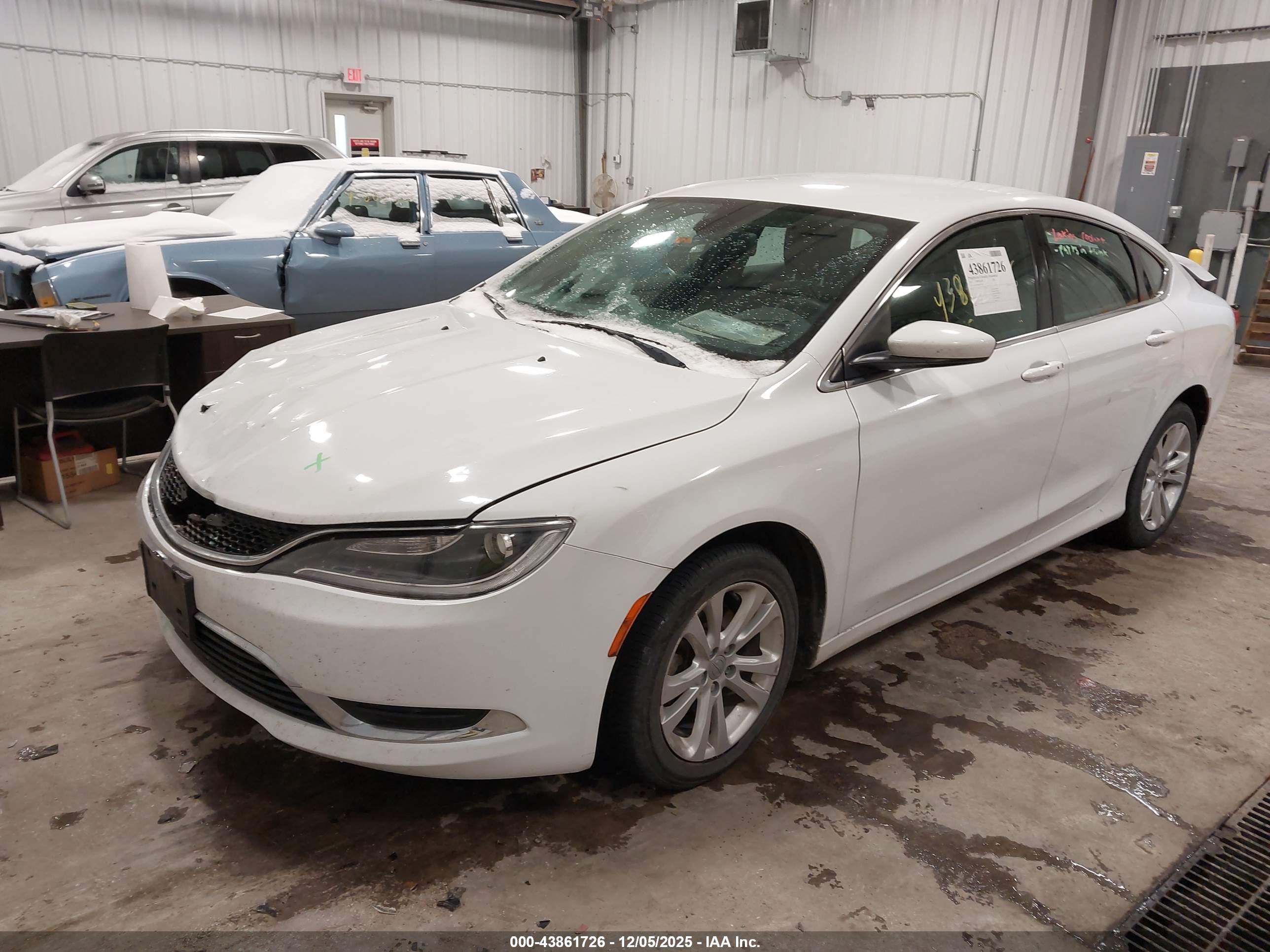 CHRYSLER 200 image 2