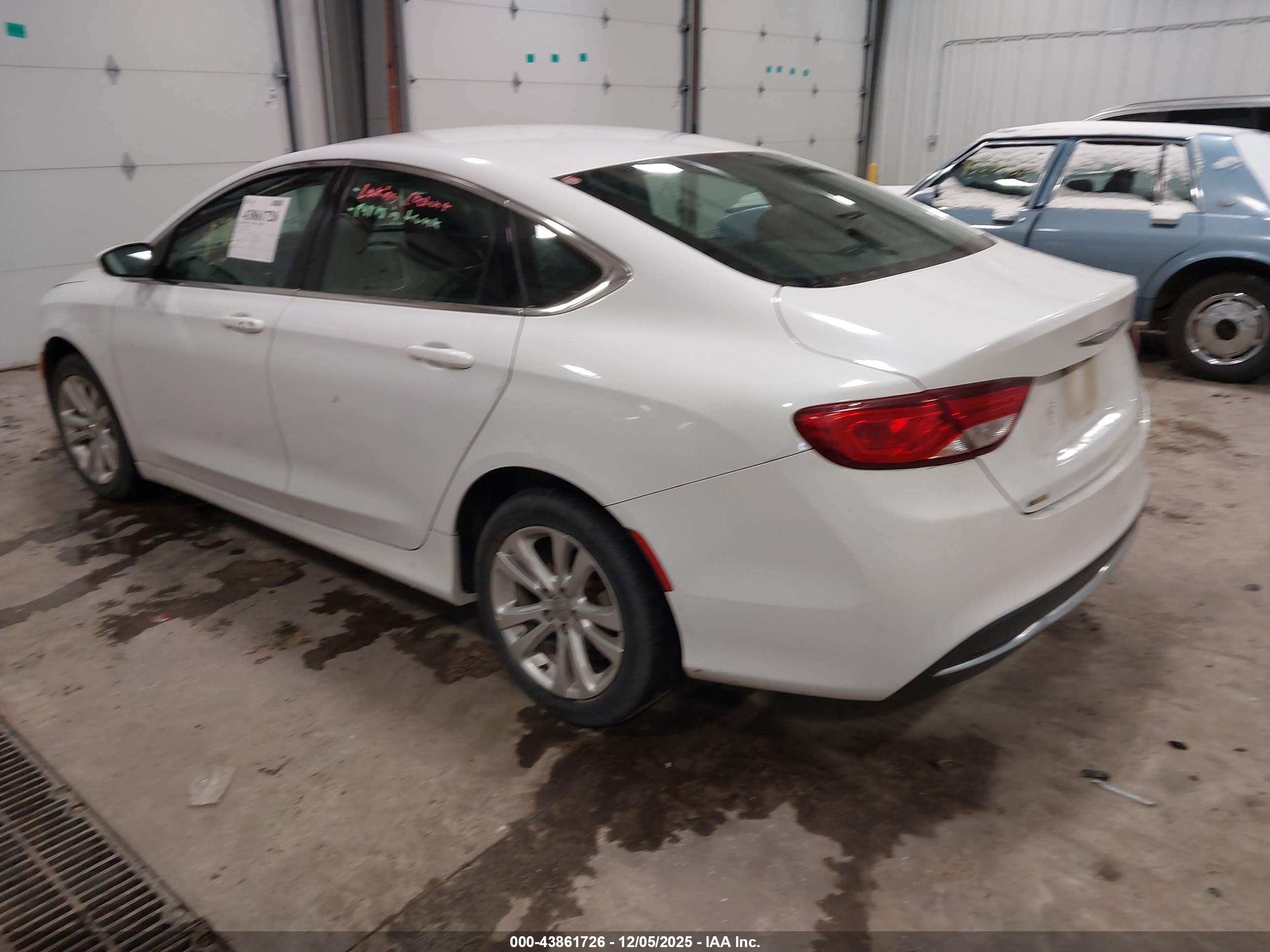 CHRYSLER 200 image 3