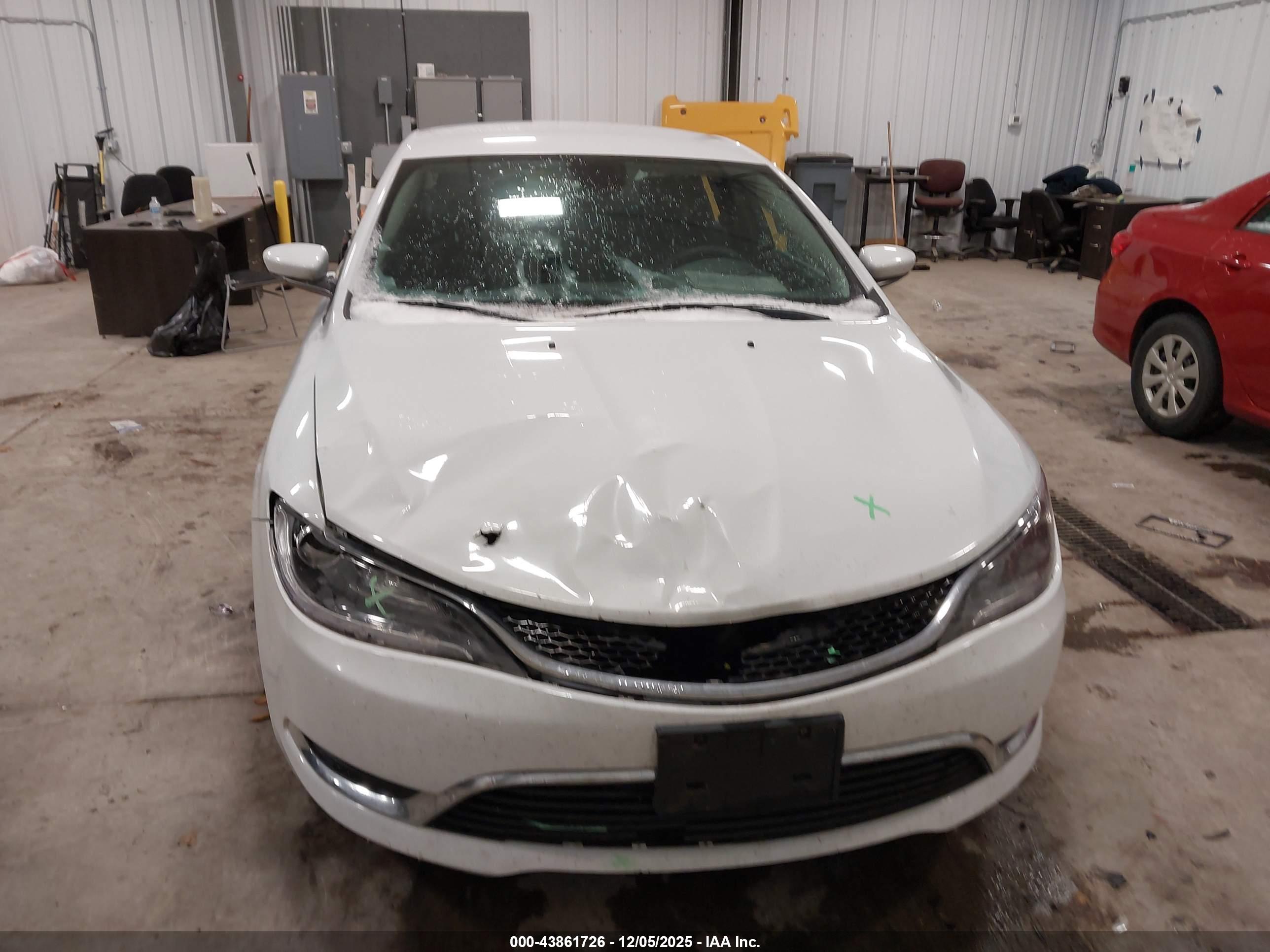 CHRYSLER 200 image 6