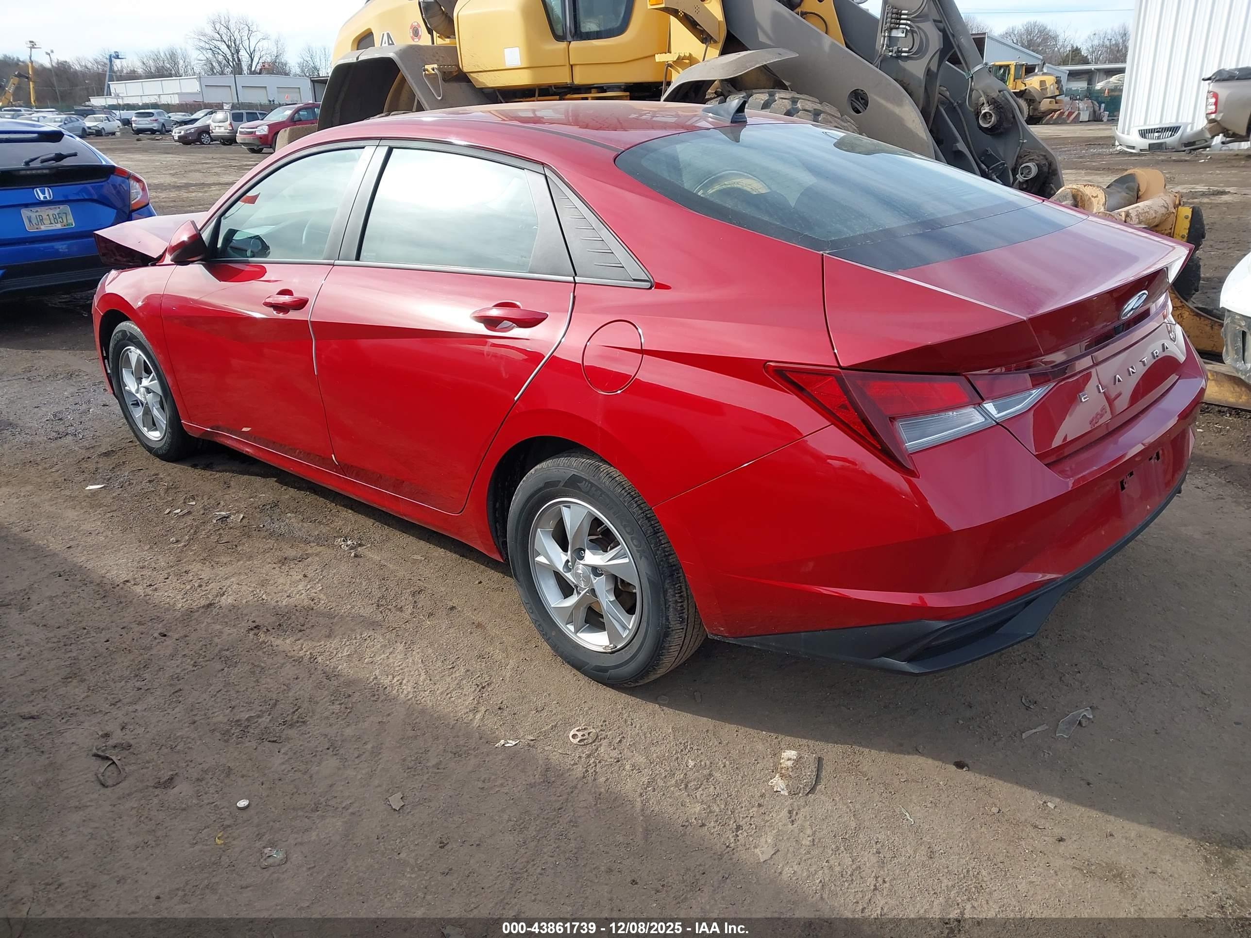 HYUNDAI ELANTRA image 3