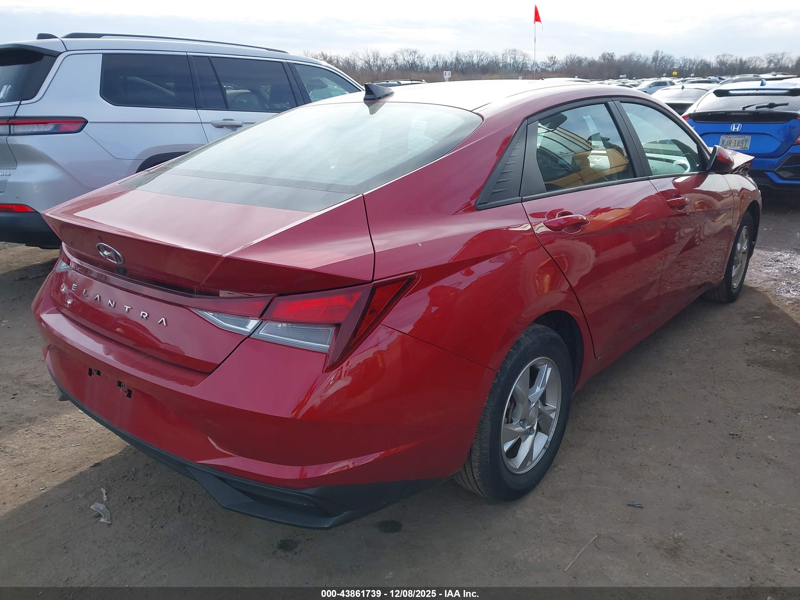 HYUNDAI ELANTRA image 4