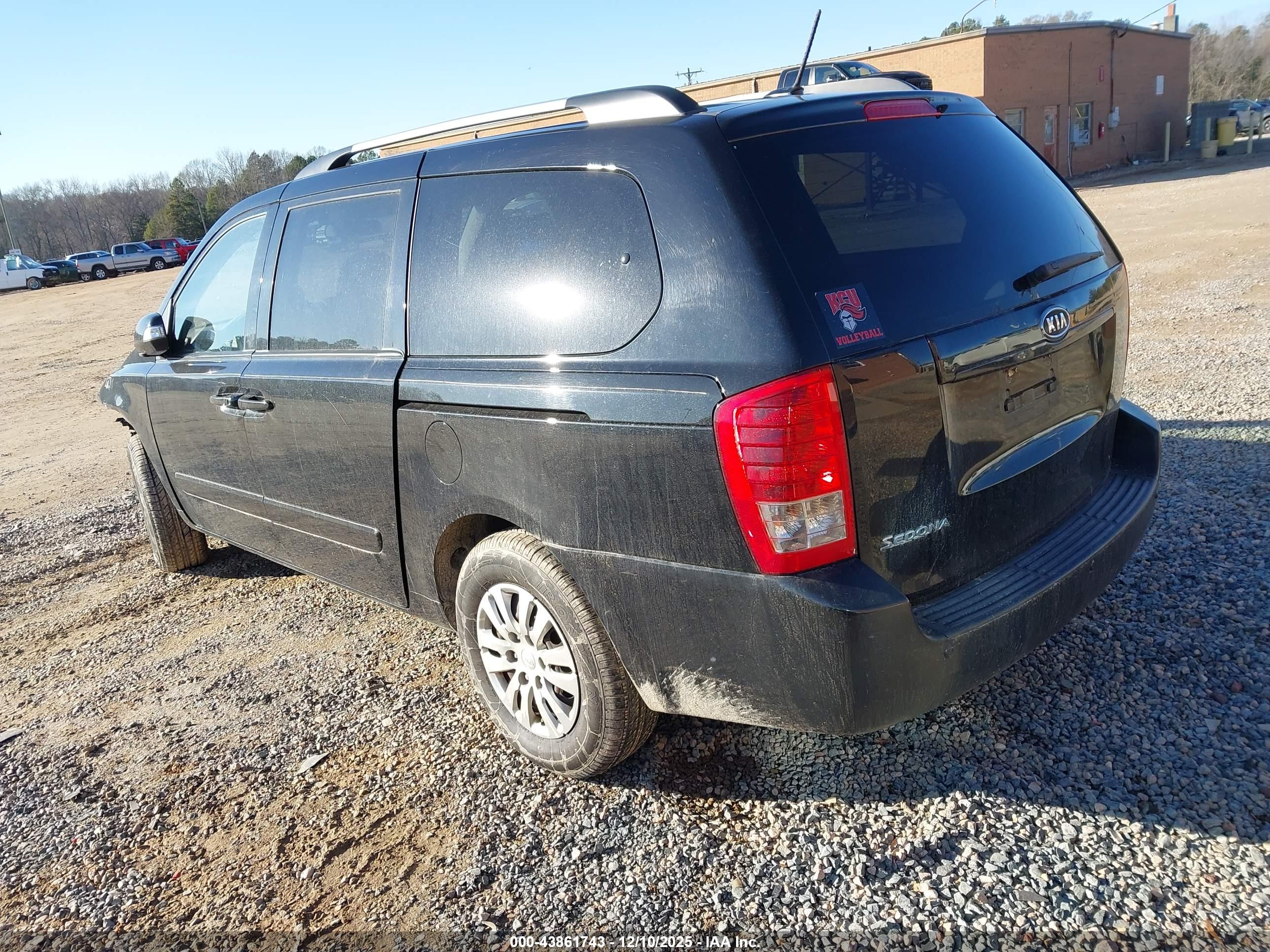 KIA SEDONA image 3