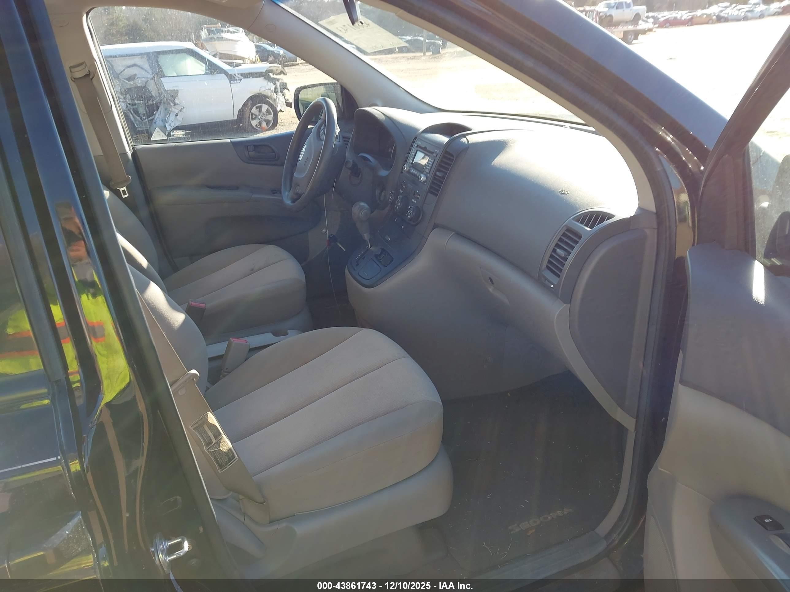 KIA SEDONA image 5