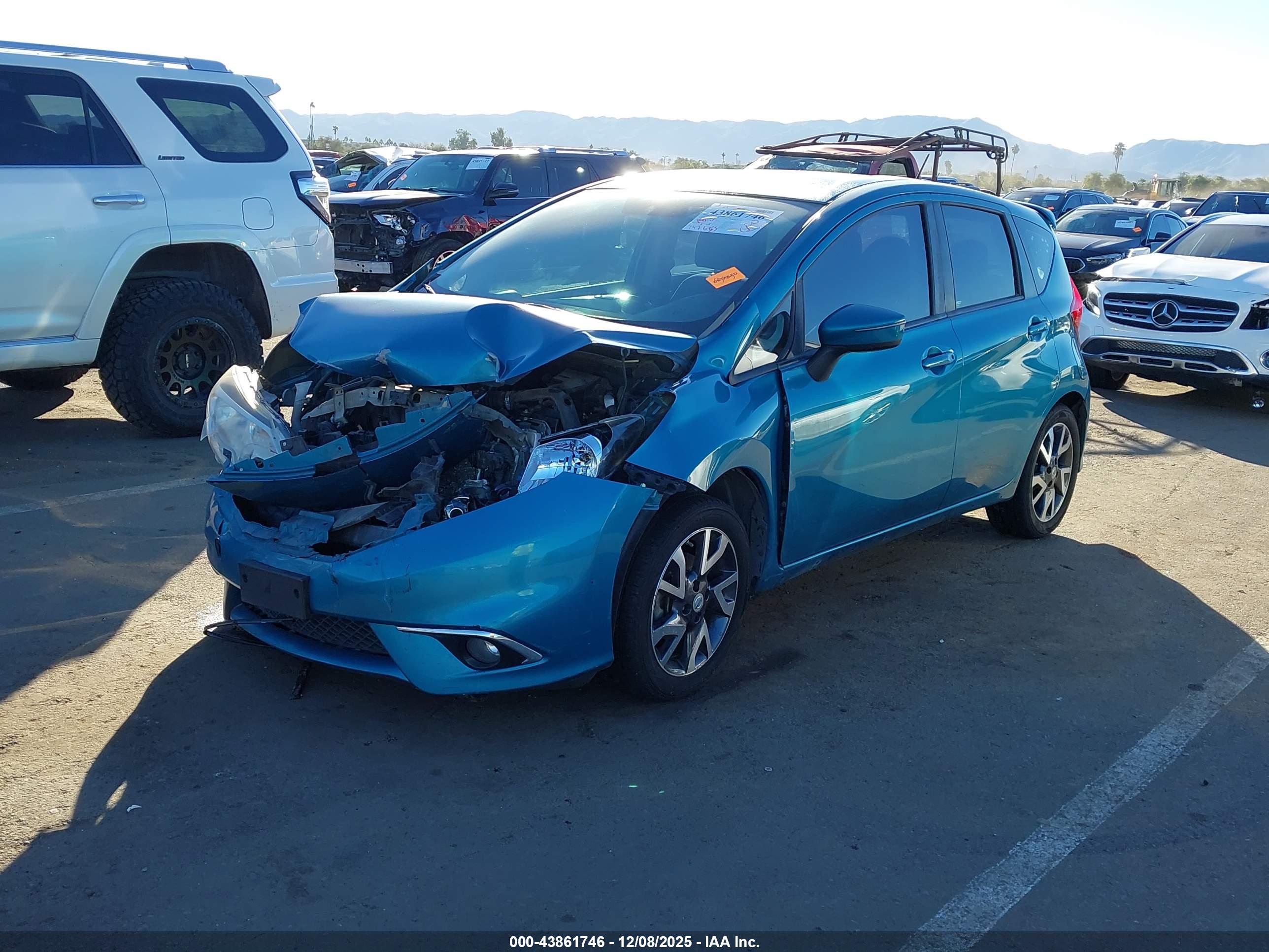 NISSAN VERSA image 2