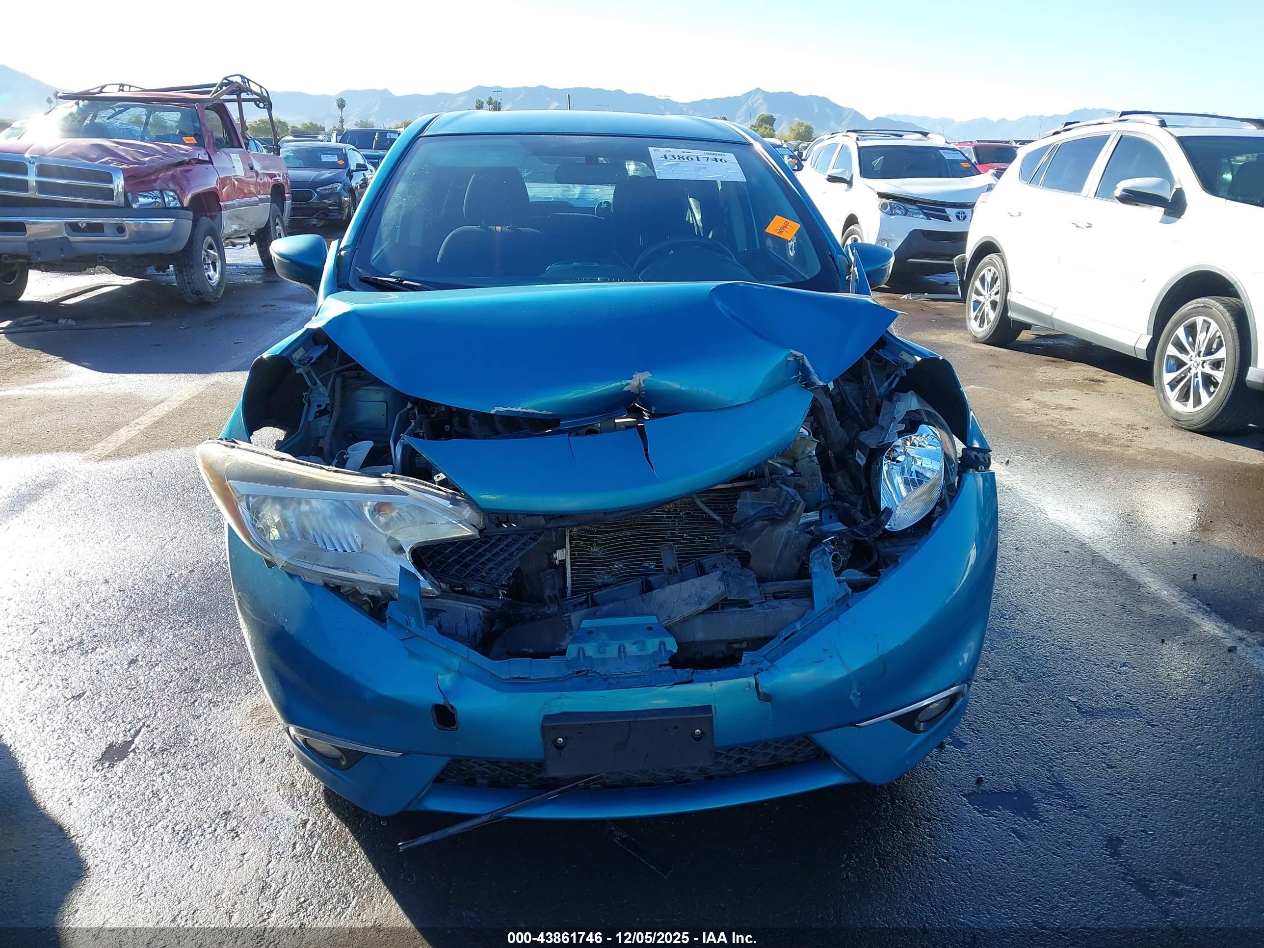 NISSAN VERSA image 6