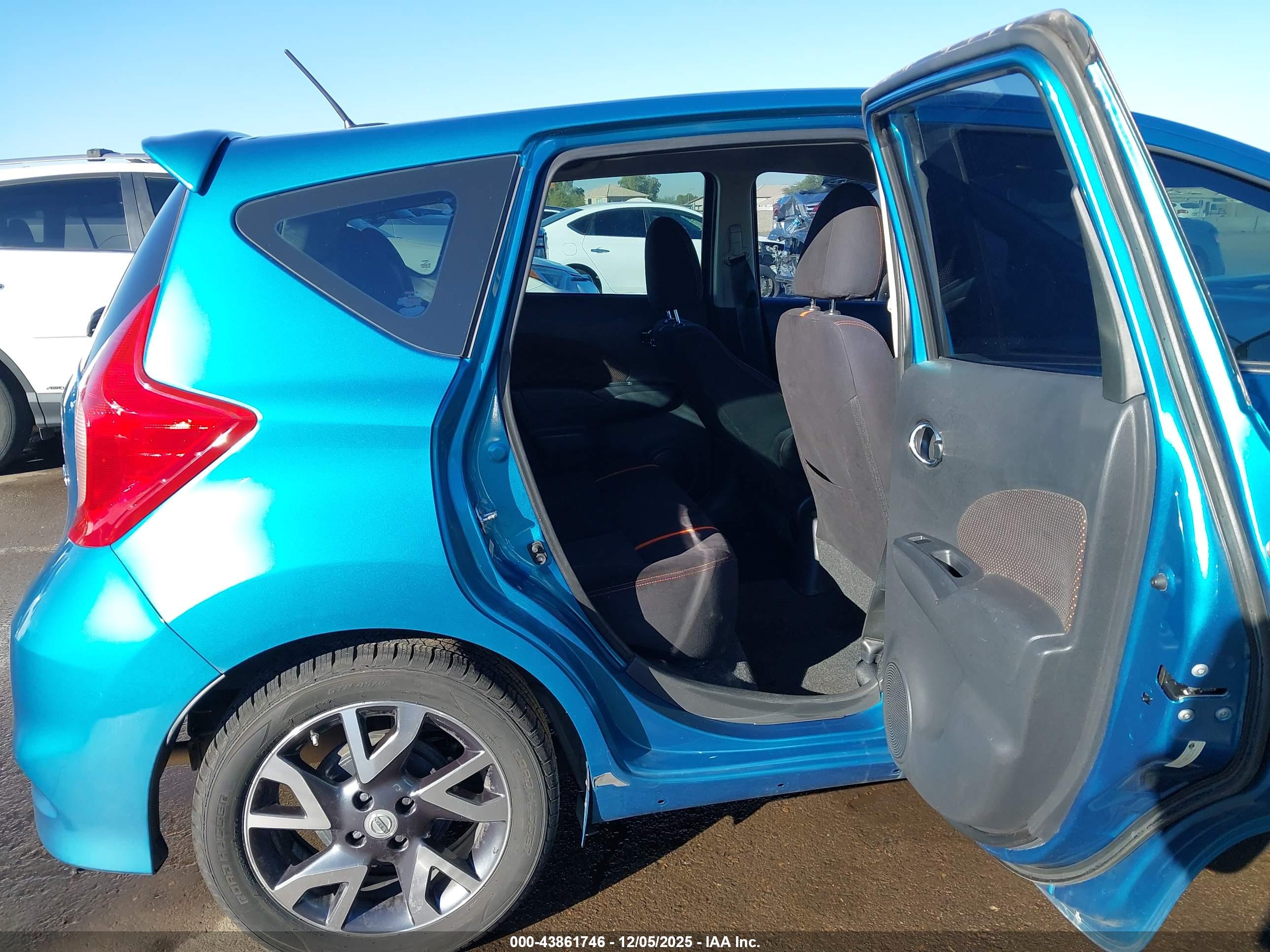 NISSAN VERSA image 8