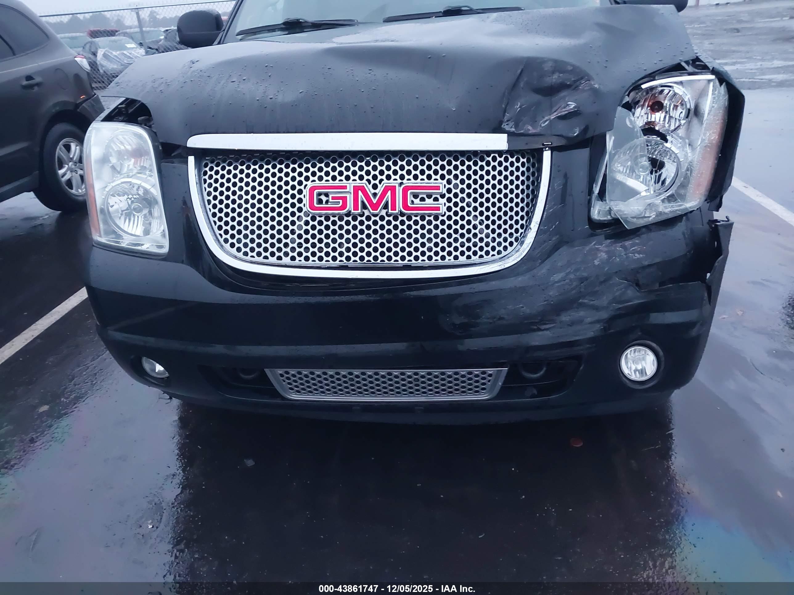 GMC YUKON image 6