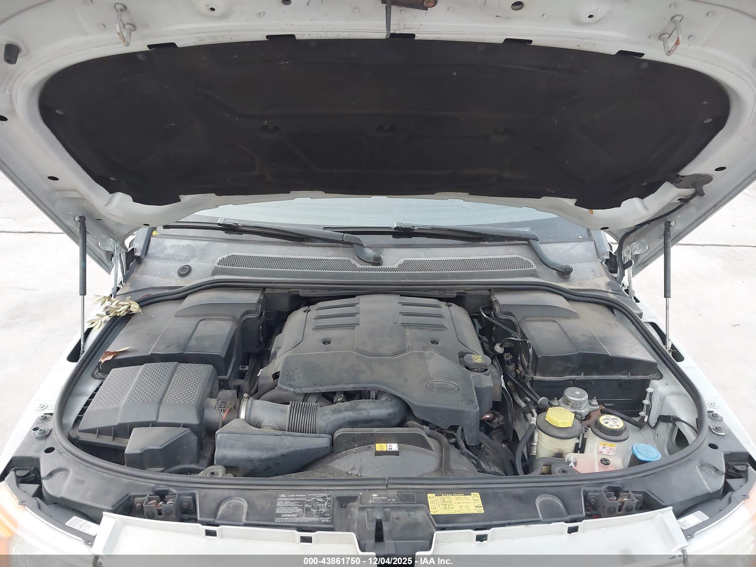 LAND ROVER image 10