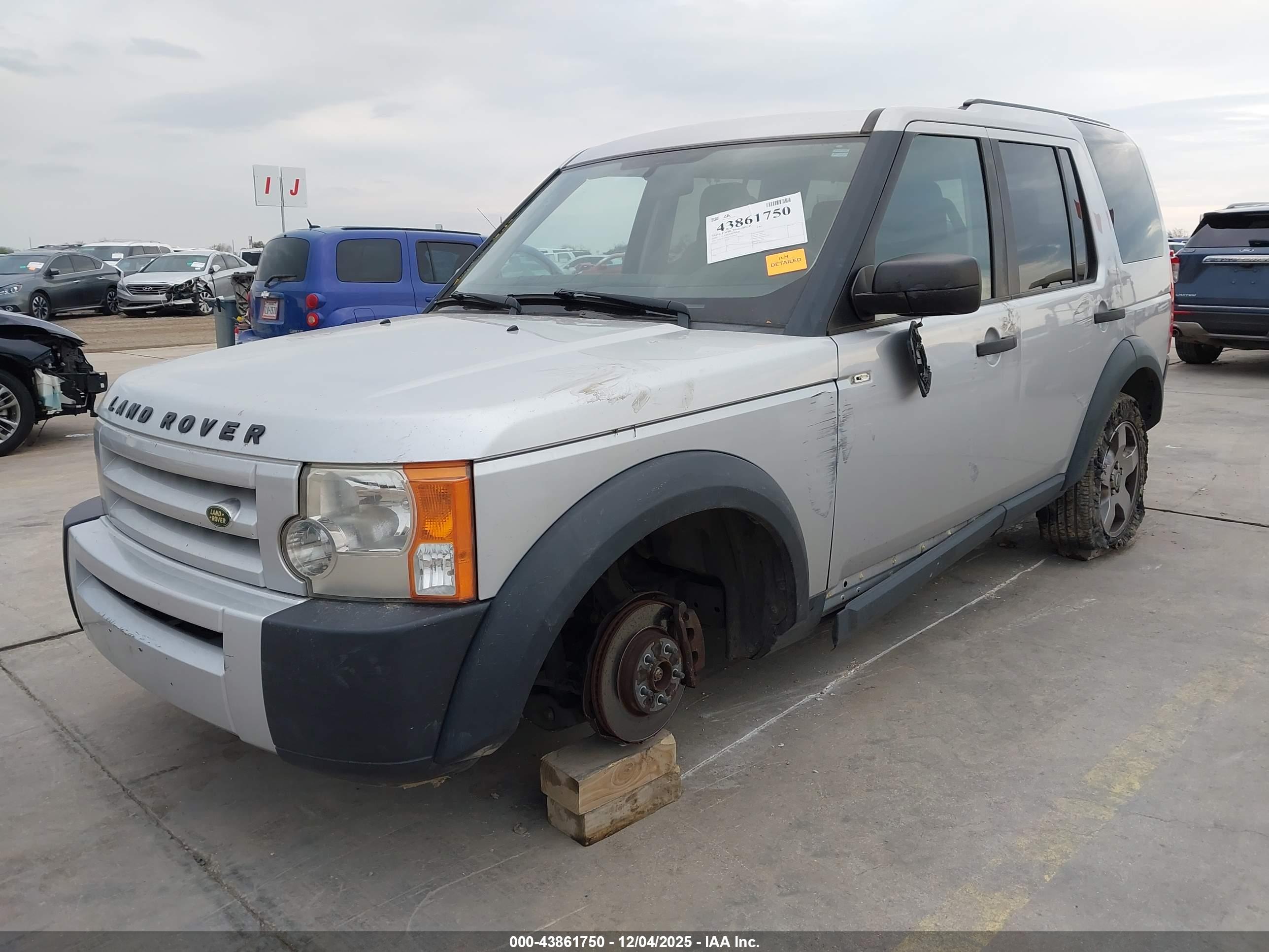 LAND ROVER image 2