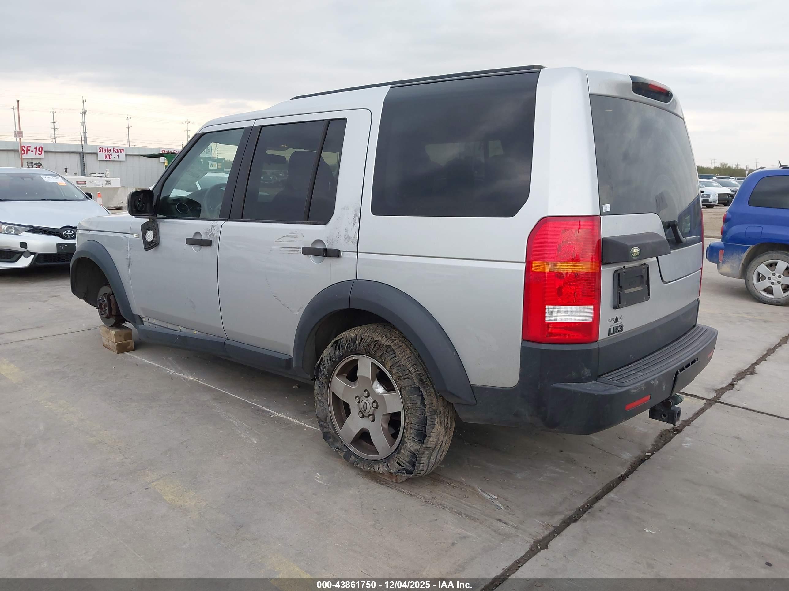 LAND ROVER image 3