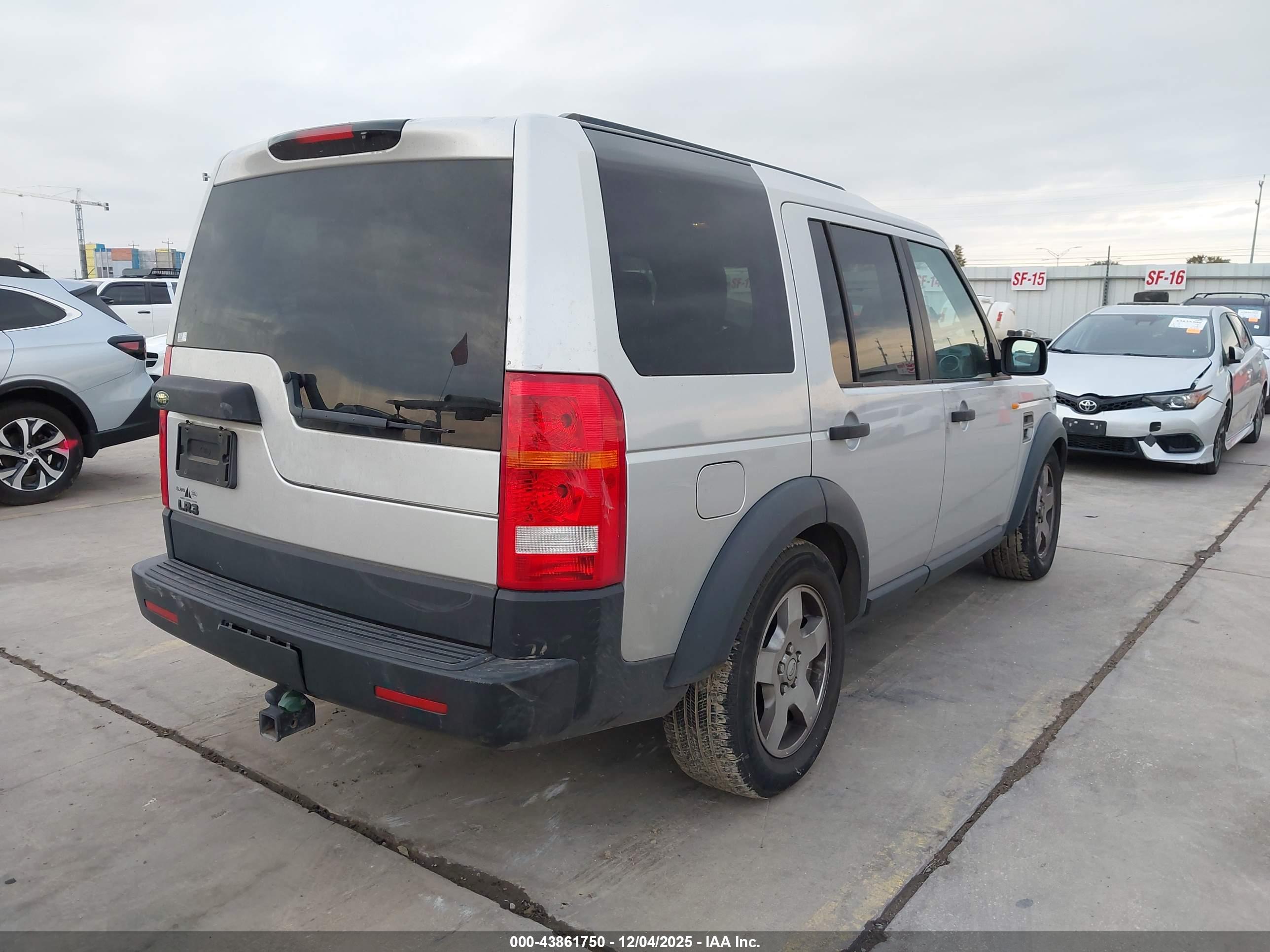 LAND ROVER image 4