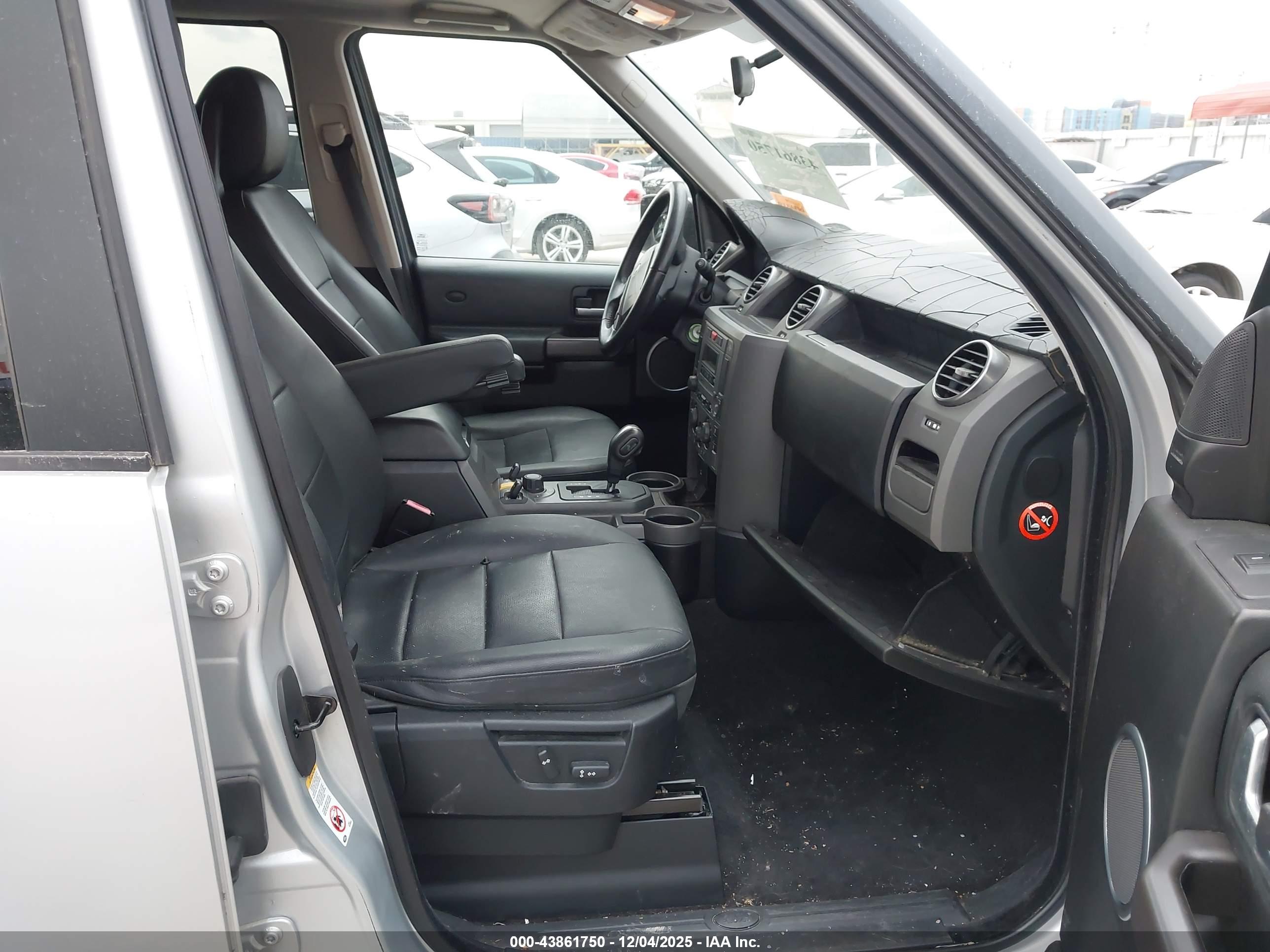 LAND ROVER image 5