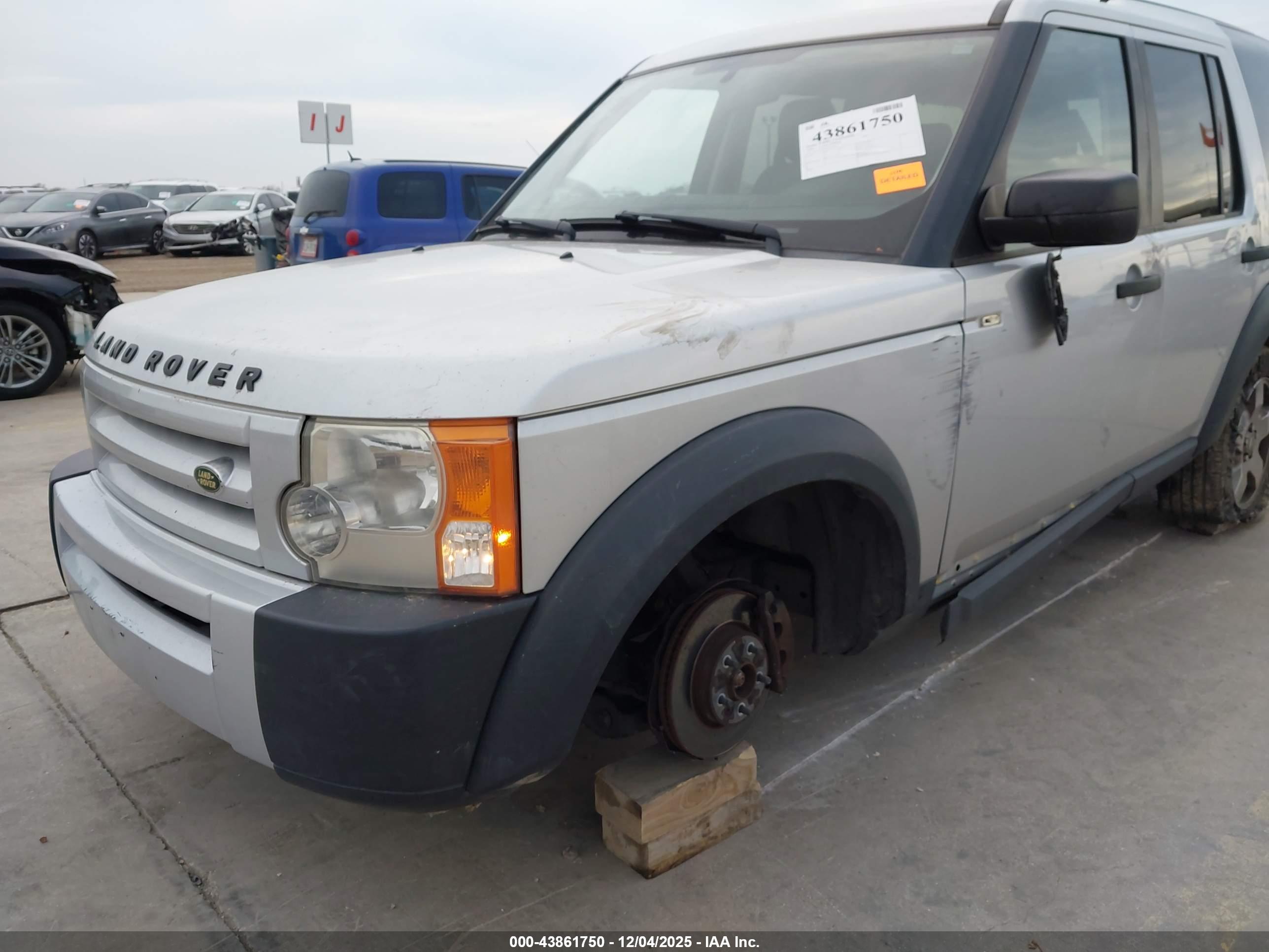 LAND ROVER image 6