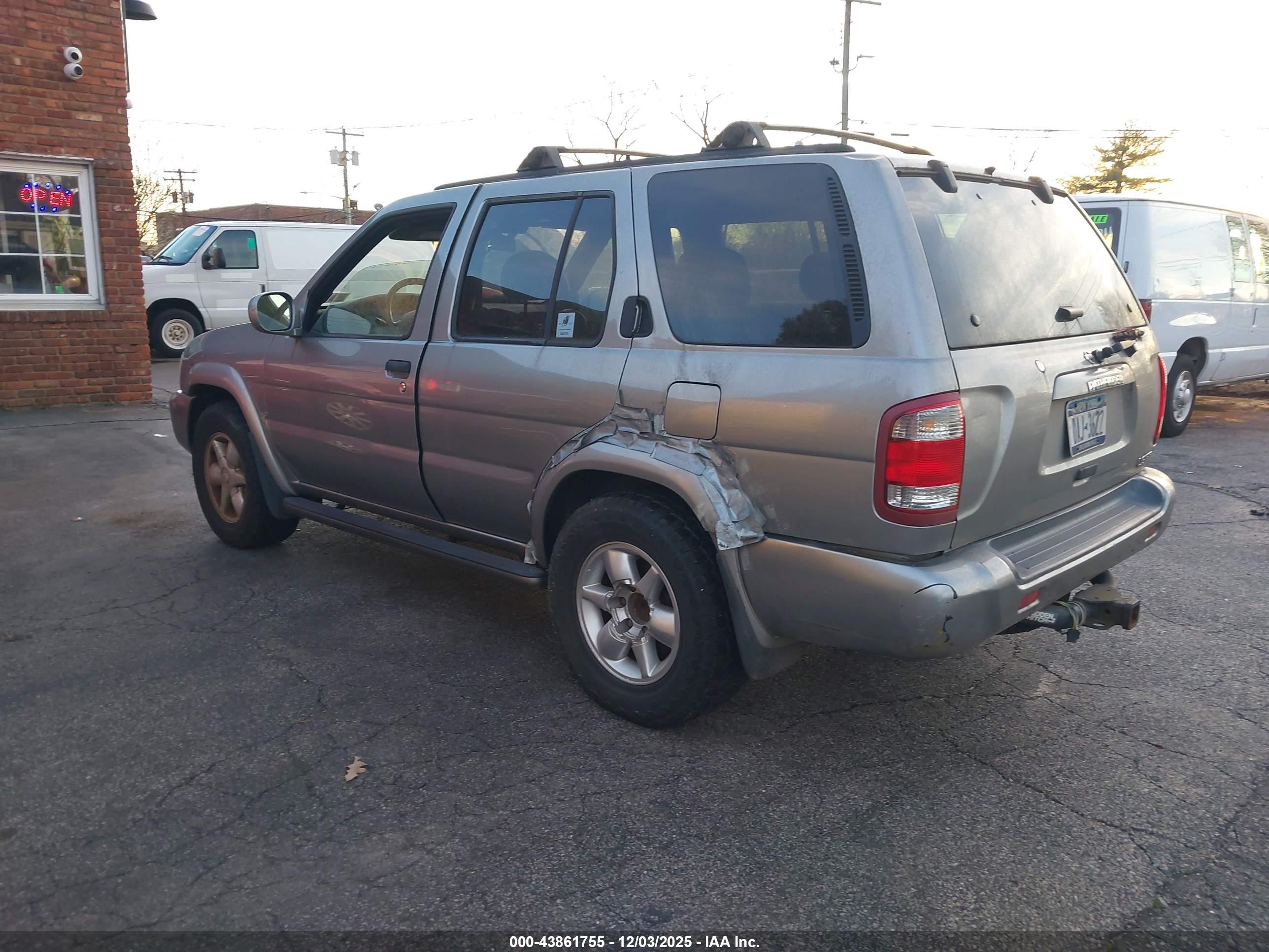 NISSAN PATHFINDER image 3
