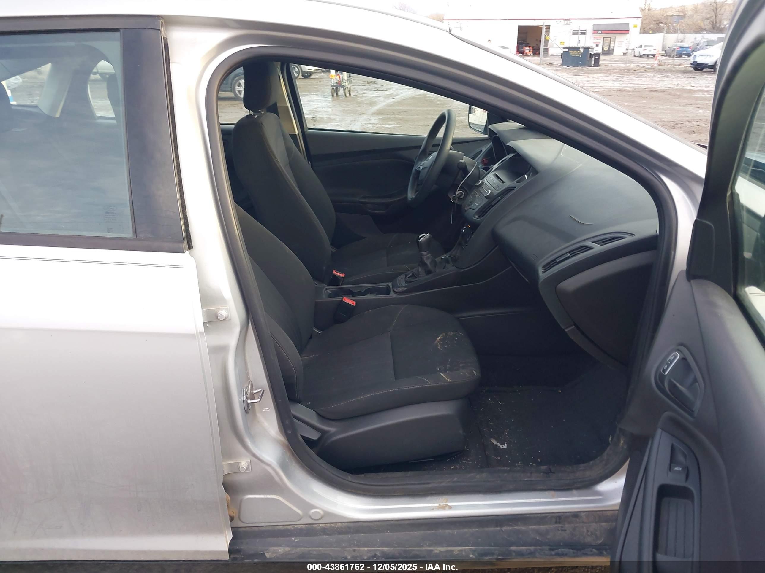 FORD FOCUS image 5