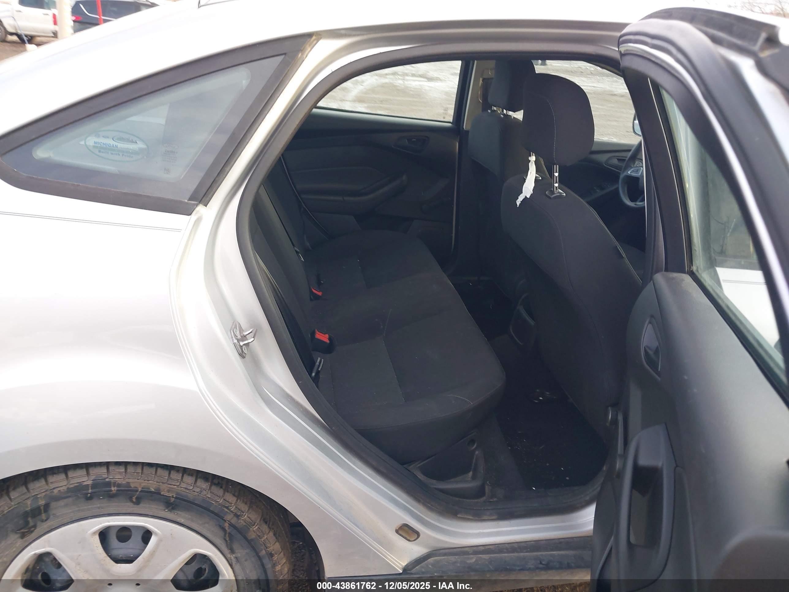 FORD FOCUS image 8