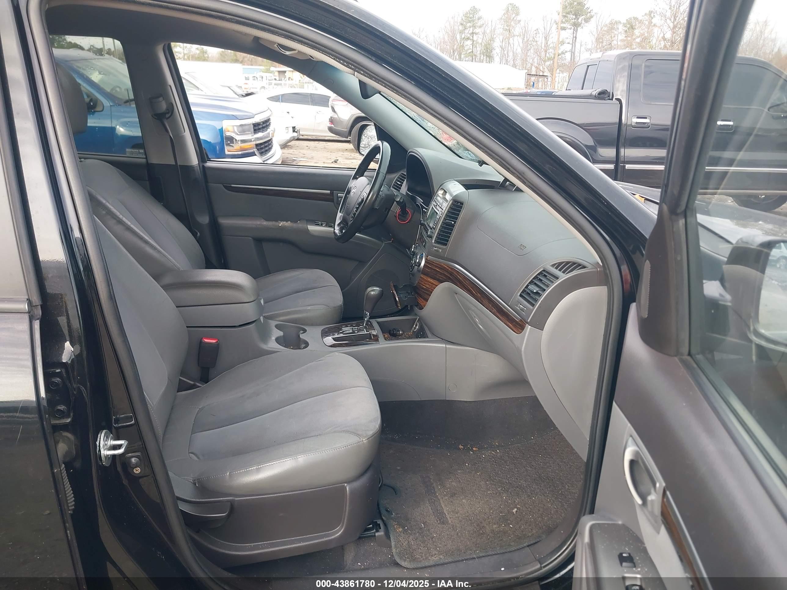 HYUNDAI SANTA image 5